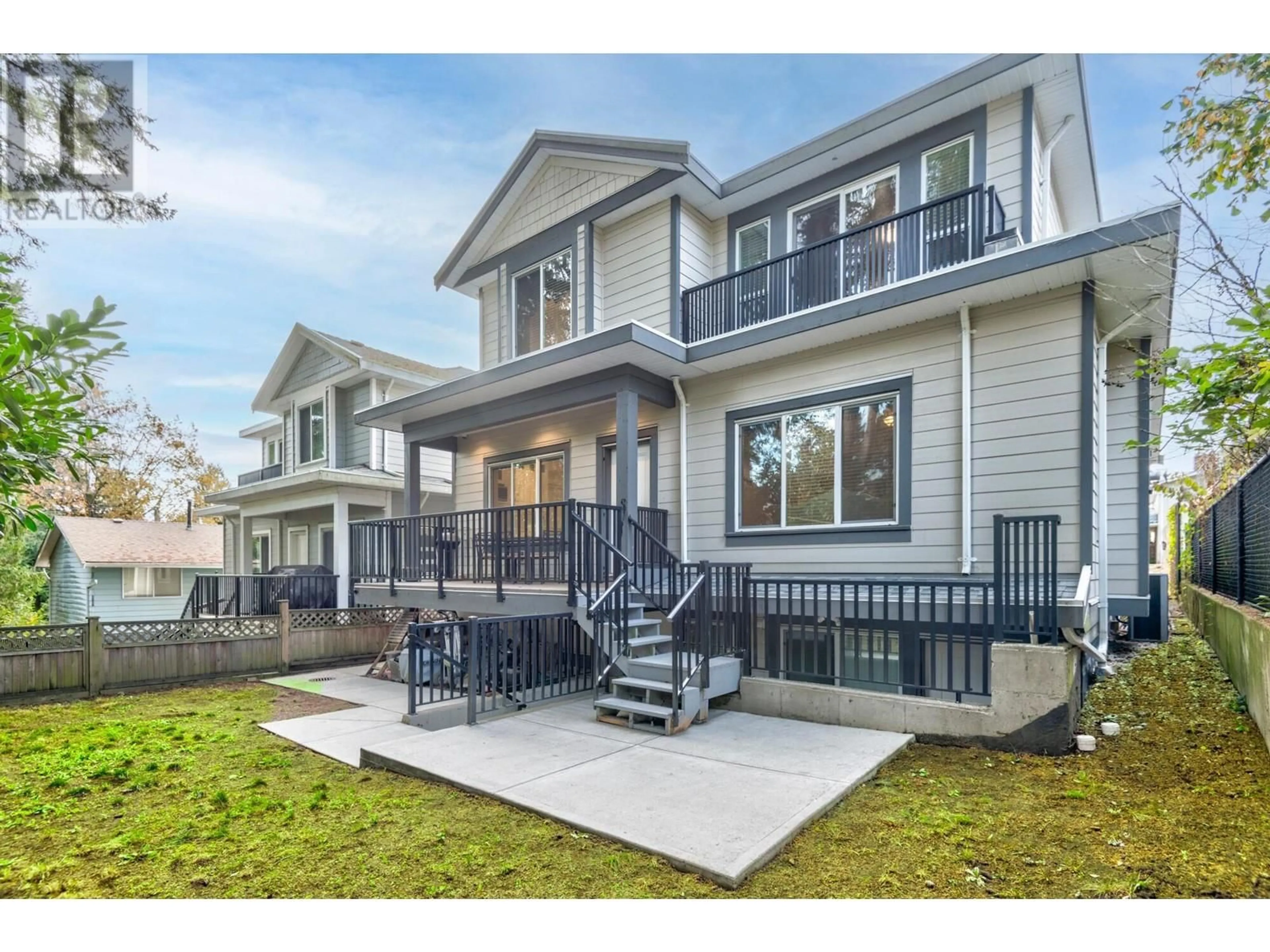 Home with vinyl exterior material, unknown for 327 THERRIEN STREET, Coquitlam British Columbia V3K4T7