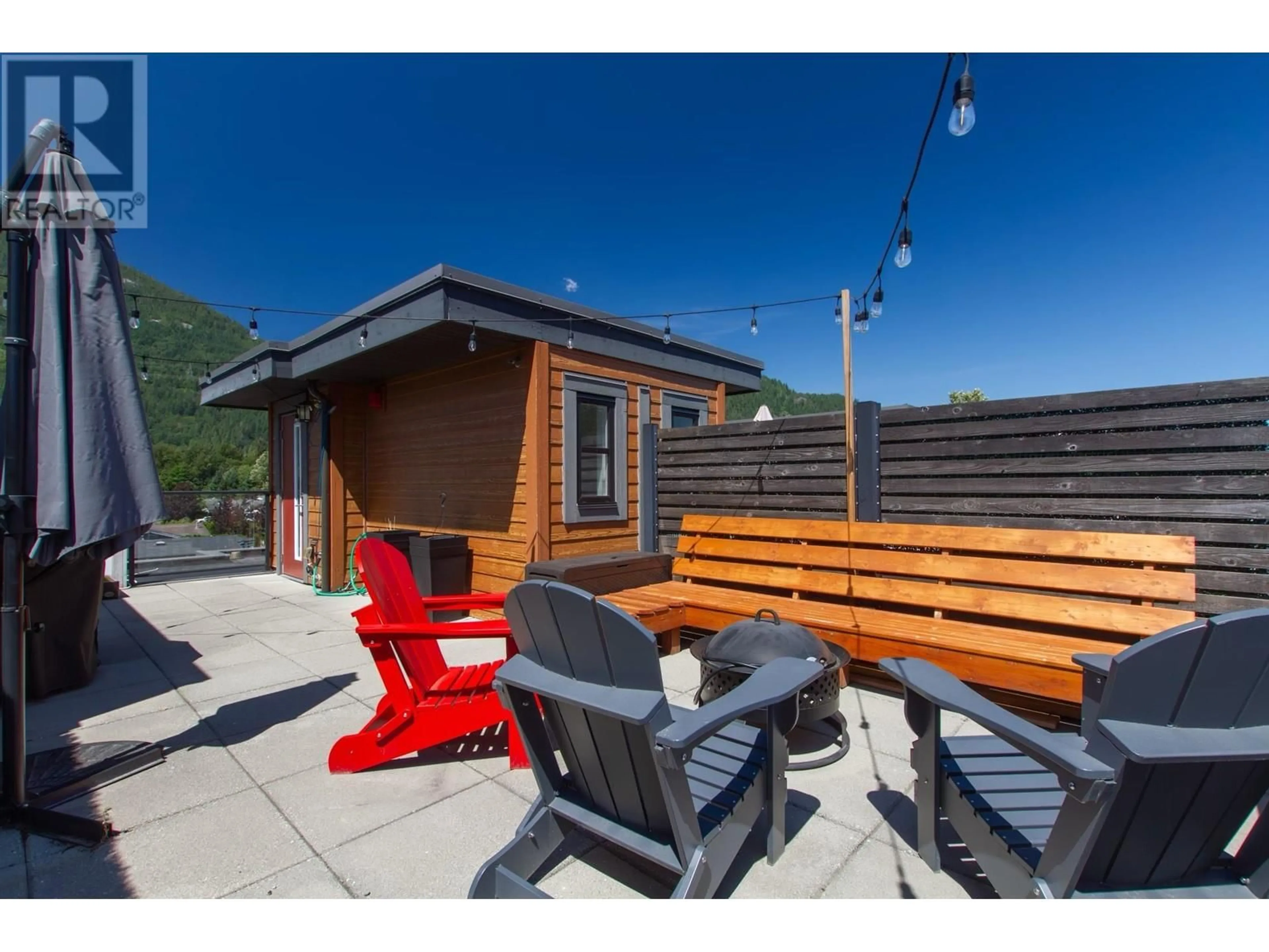 Patio, mountain view for 3 39769 GOVERNMENT ROAD, Squamish British Columbia V8B0Z1