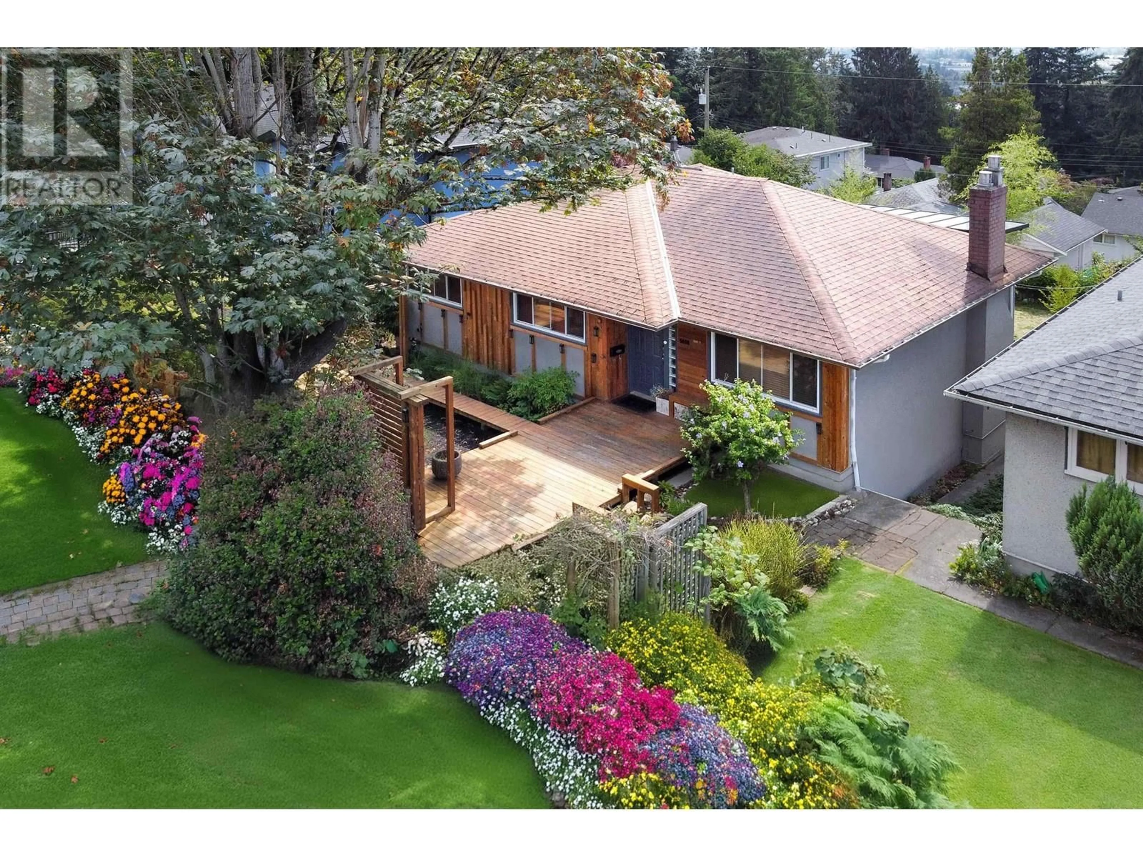 A pic from outside/outdoor area/front of a property/back of a property/a pic from drone, street for 5668 EWART STREET, Burnaby British Columbia V5J2W7