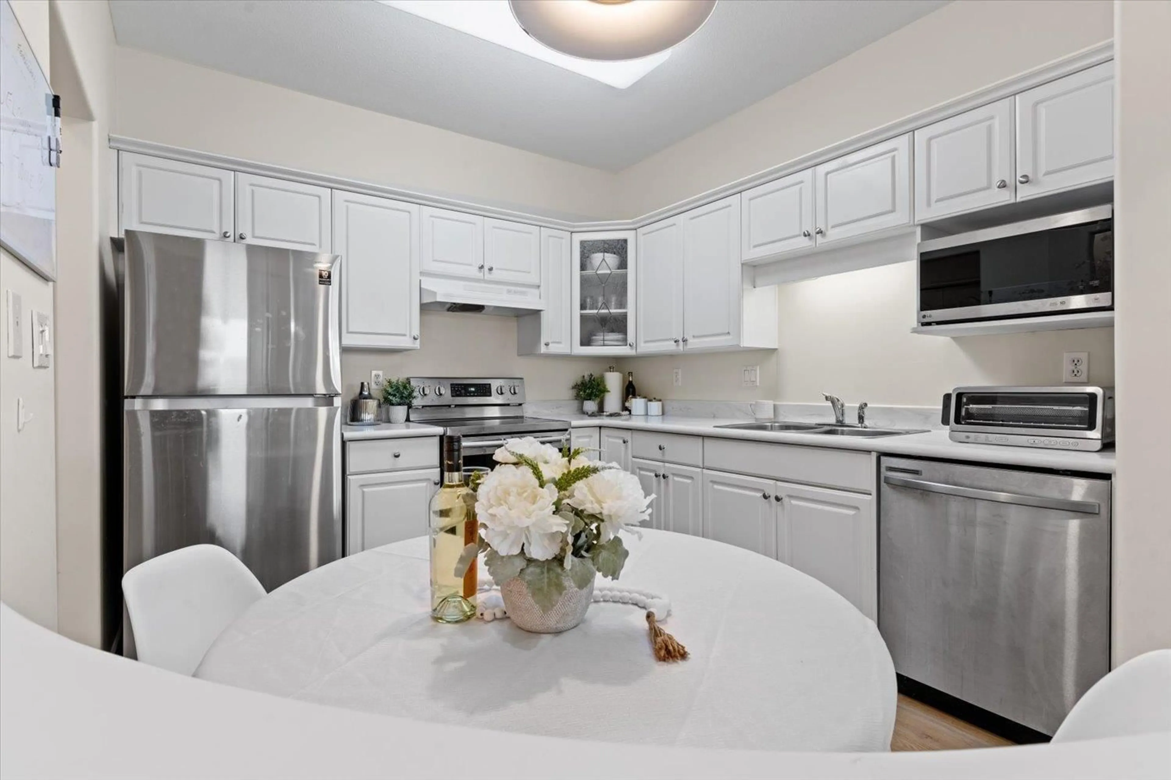 Standard kitchen, unknown for 105 - 45775 SPADINA AVENUE, Chilliwack British Columbia V2P1T5