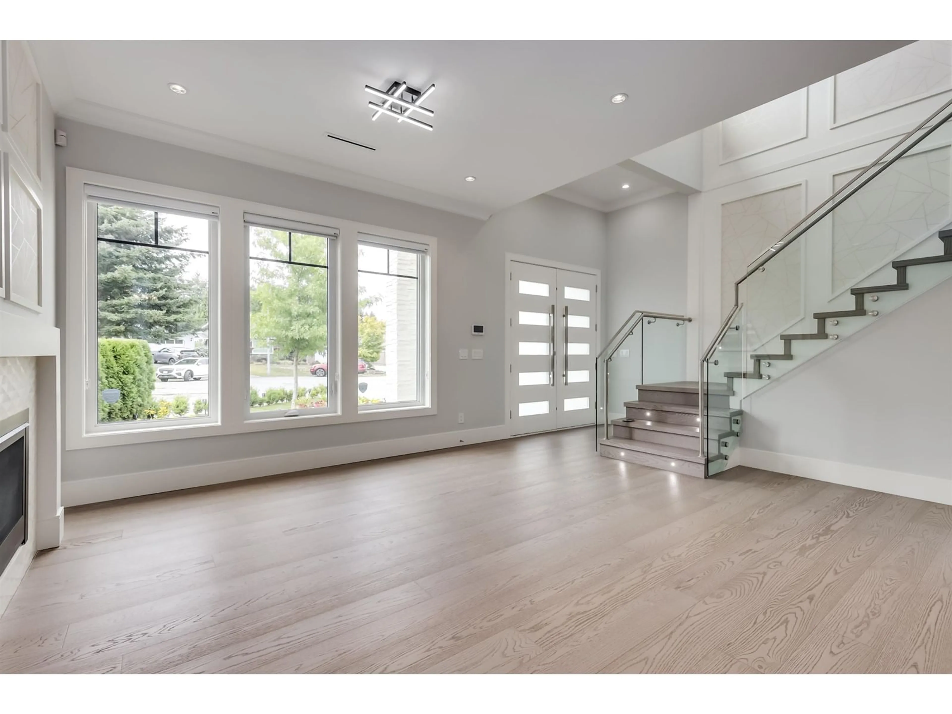 Indoor entryway for 15632 BOWLER PLACE, Surrey British Columbia V4A9G7