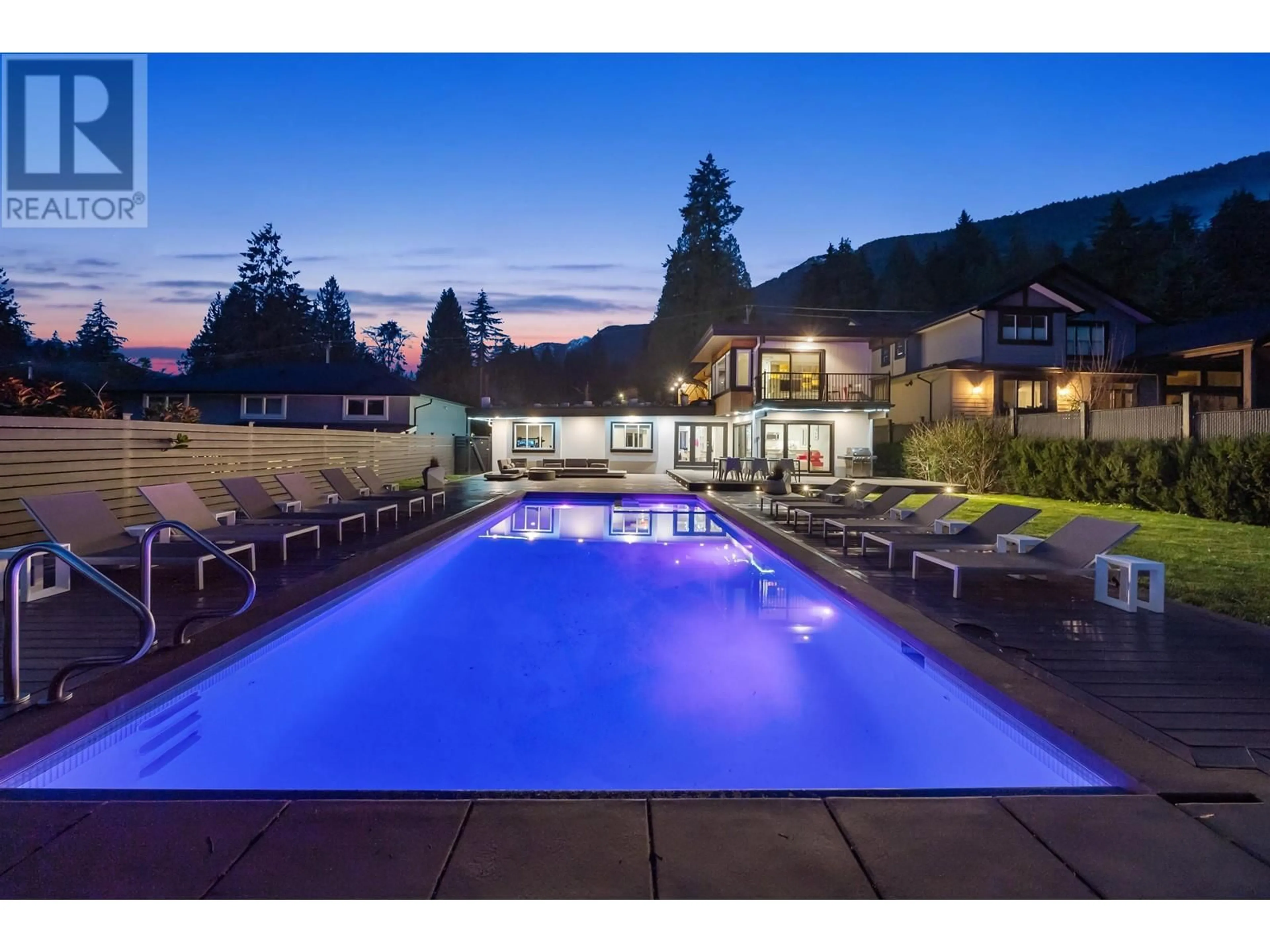 Pool for 939 PROSPECT AVENUE, North Vancouver British Columbia V7R2M2