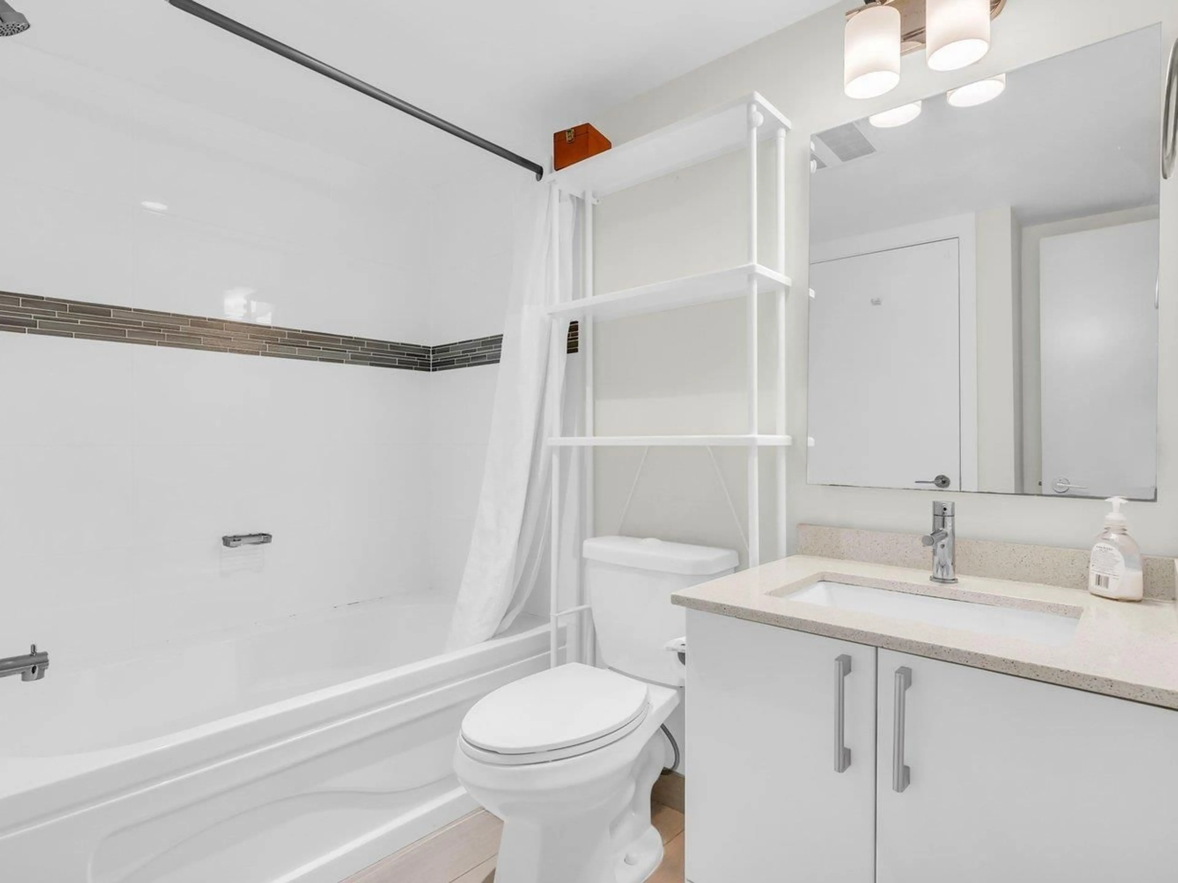 Standard bathroom, unknown for 206 8733 160 STREET, Surrey British Columbia V4N6P9