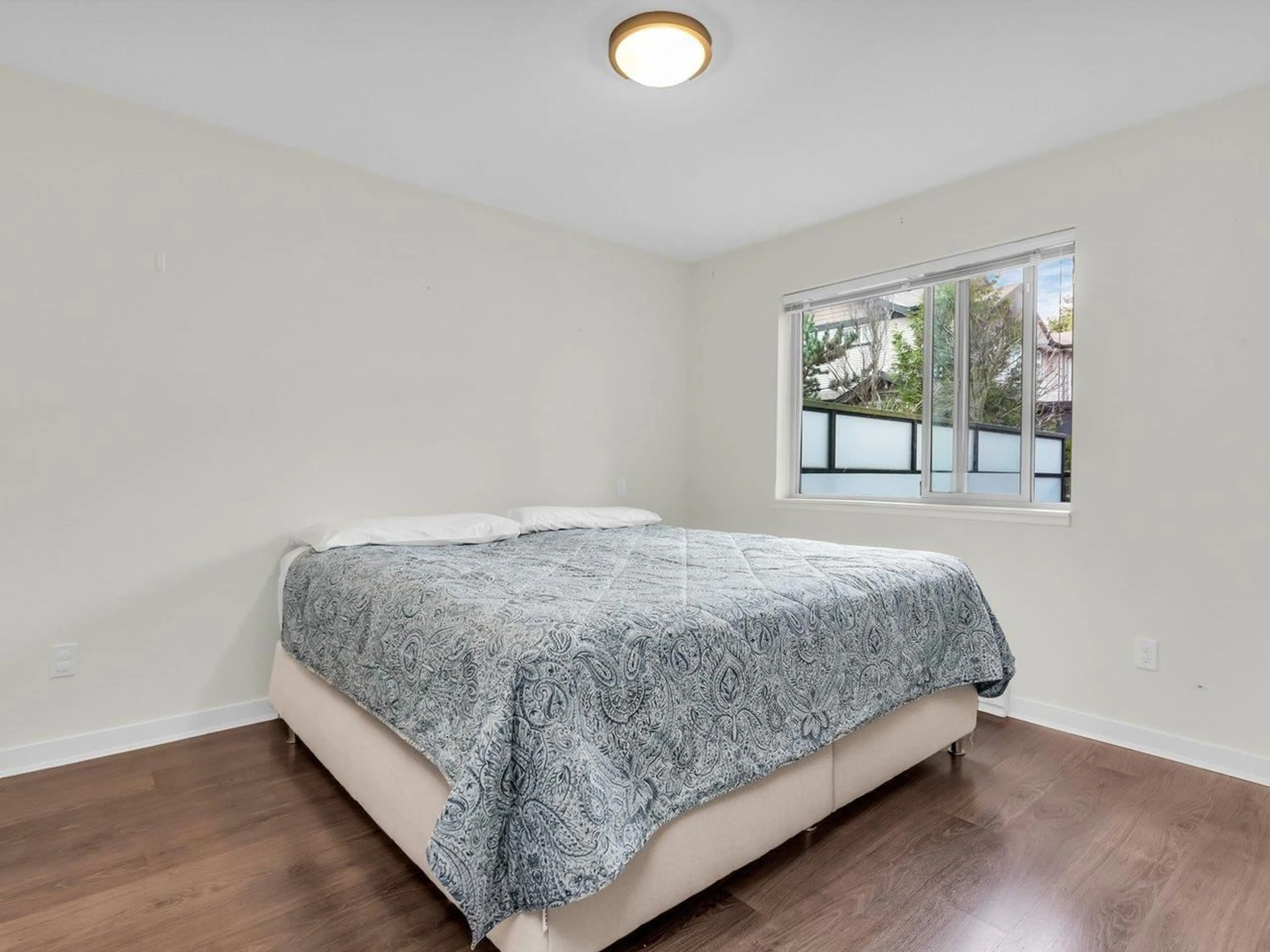 Bedroom with bed, unknown for 206 8733 160 STREET, Surrey British Columbia V4N6P9