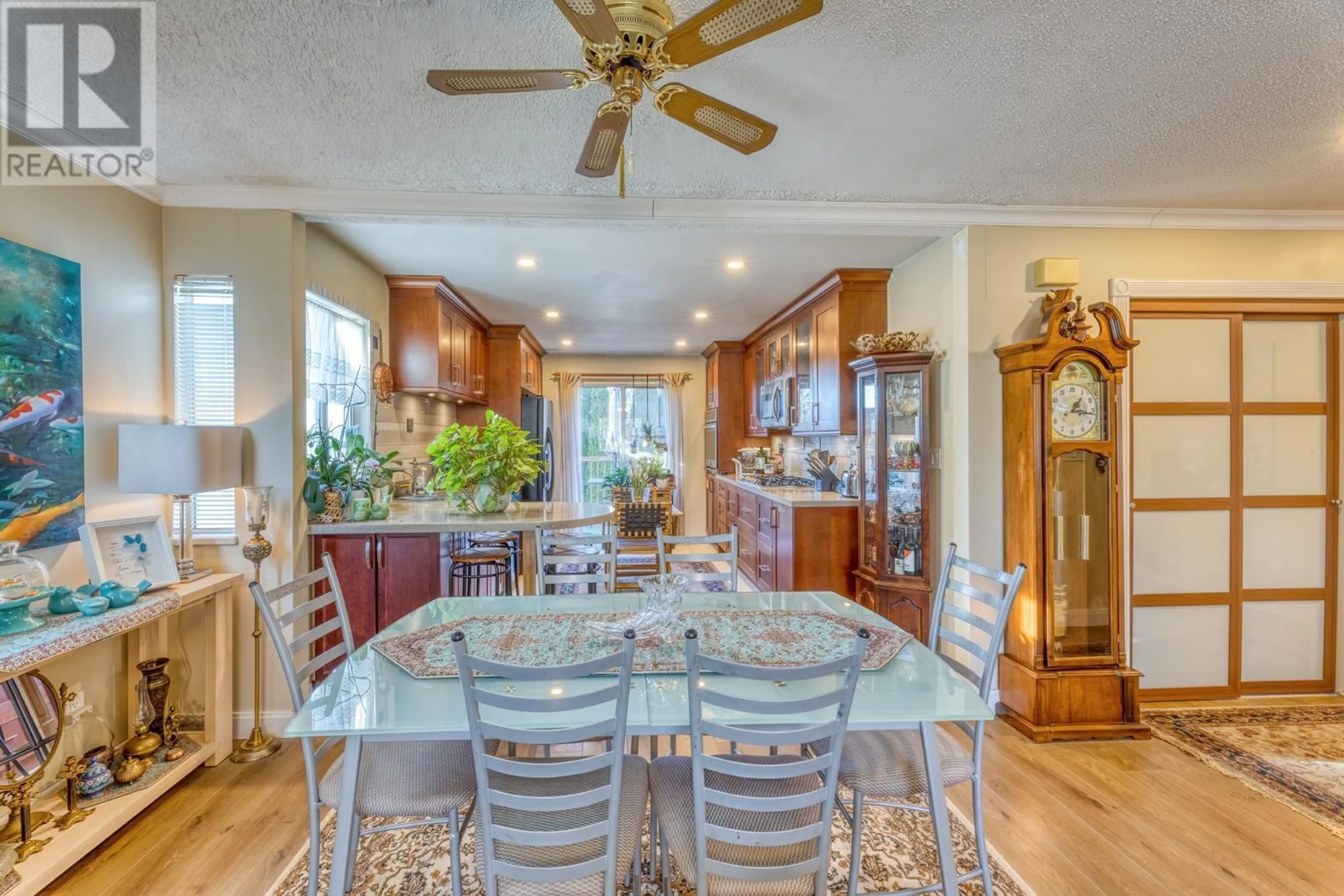 Open concept kitchen, ceramic/tile floor for 883 NAIRN COURT, North Vancouver British Columbia V7H2S4