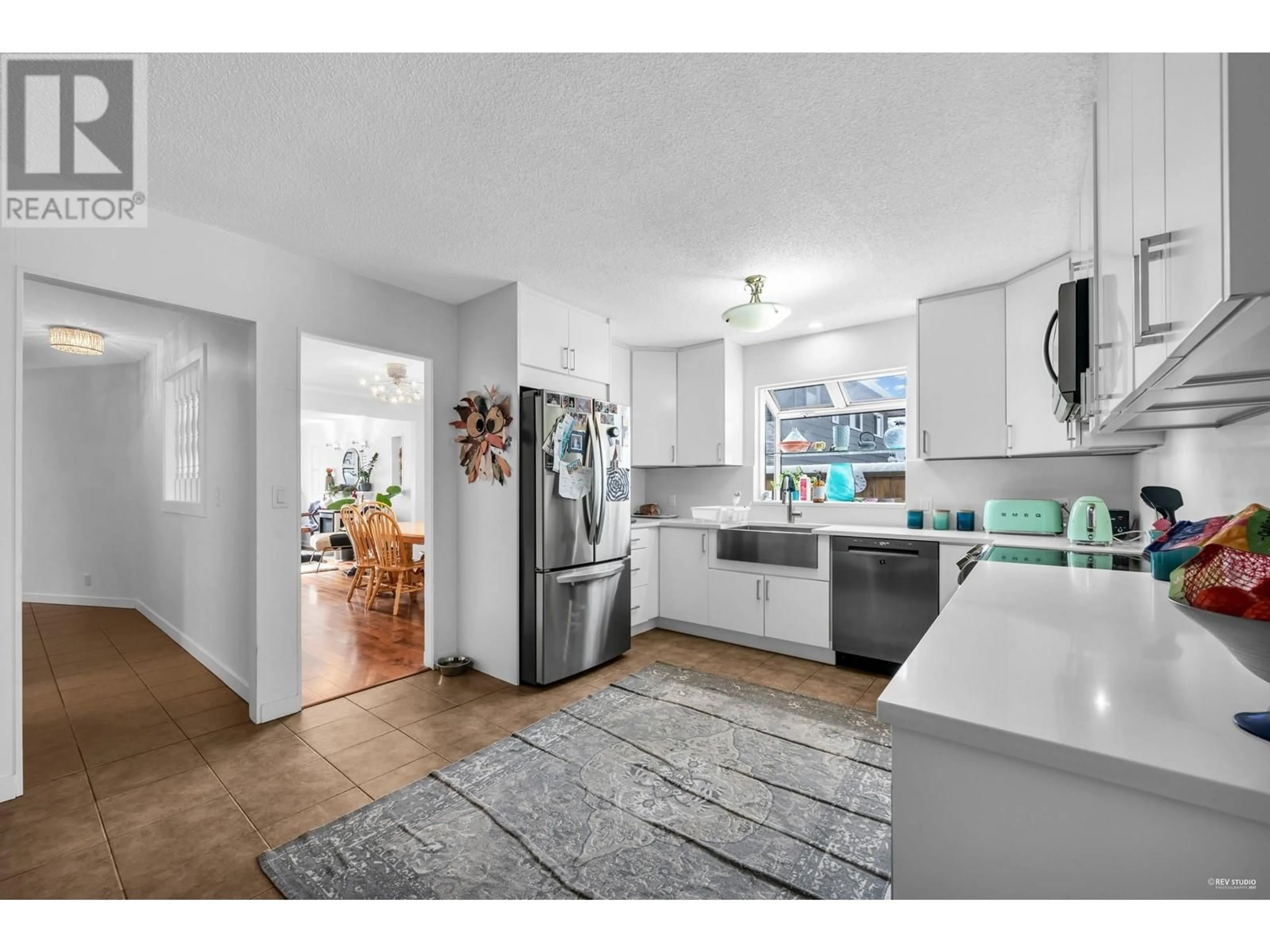 Open concept kitchen, unknown for 764 E 16TH STREET, North Vancouver British Columbia V7L2V1