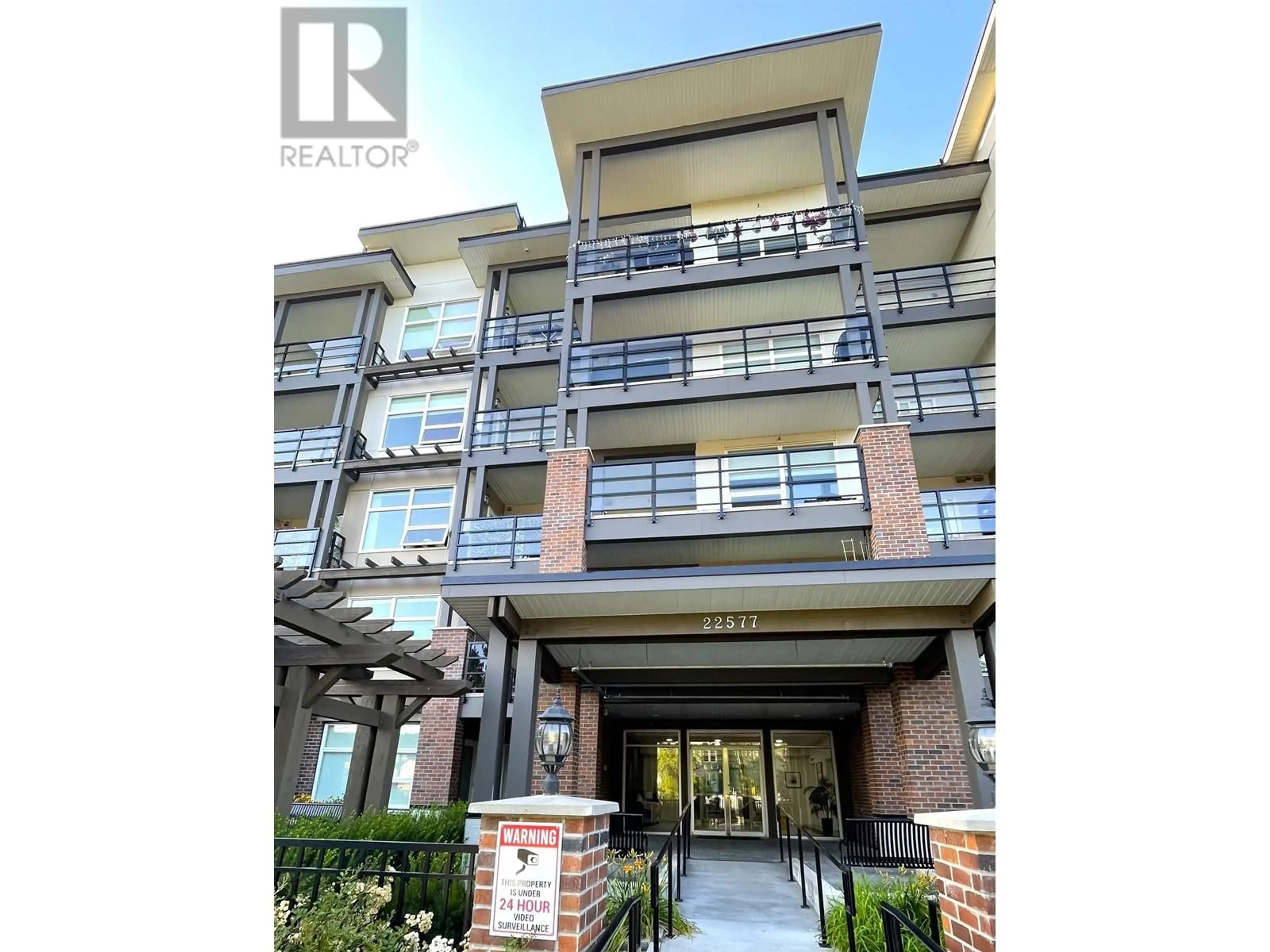 Indoor foyer for 301 22577 ROYAL CRESCENT, Maple Ridge British Columbia V2X2M2