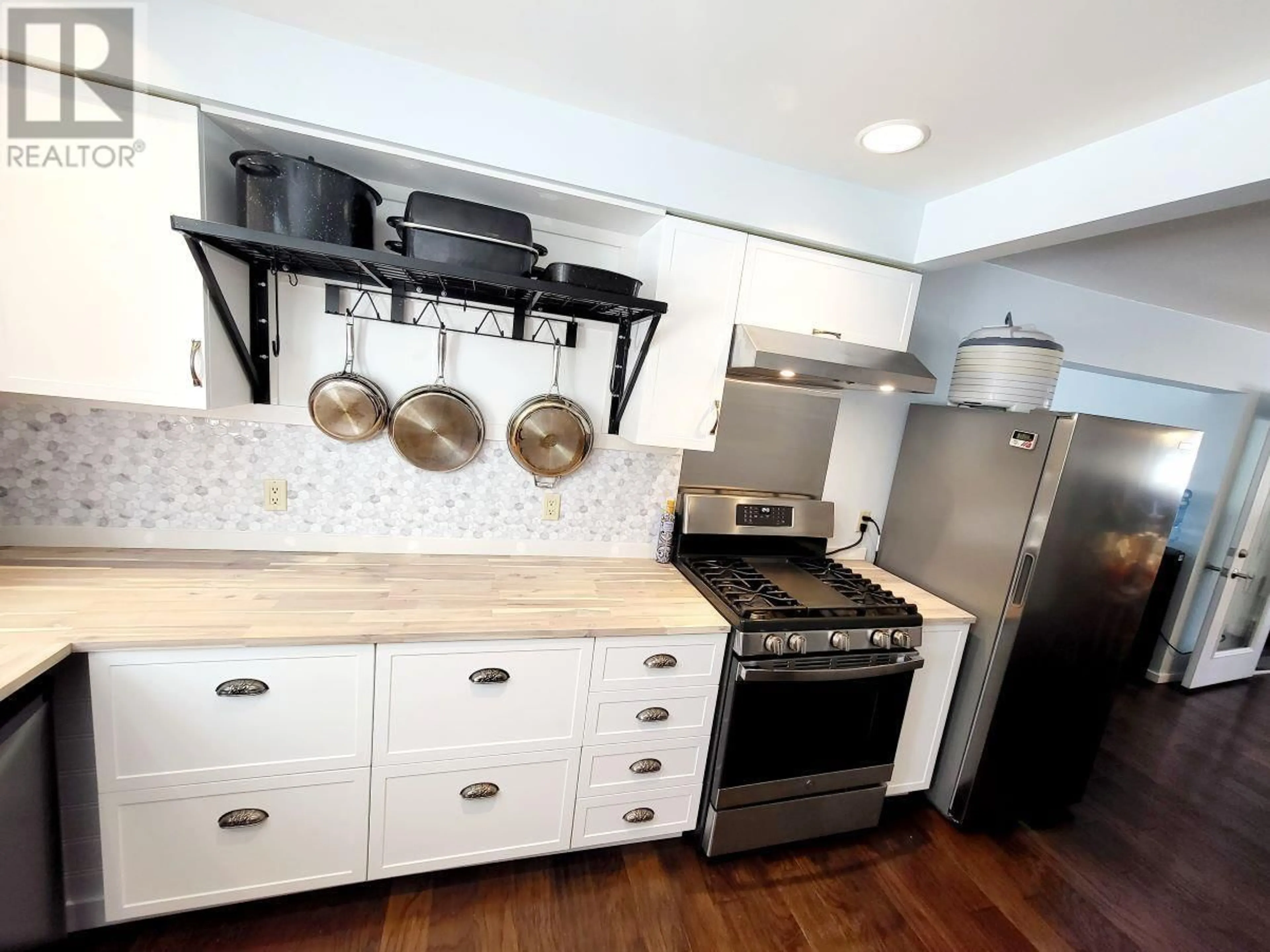 Contemporary kitchen, ceramic/tile floor for 8640 HONEYMOON DRIVE, Prince George British Columbia V2K5J8