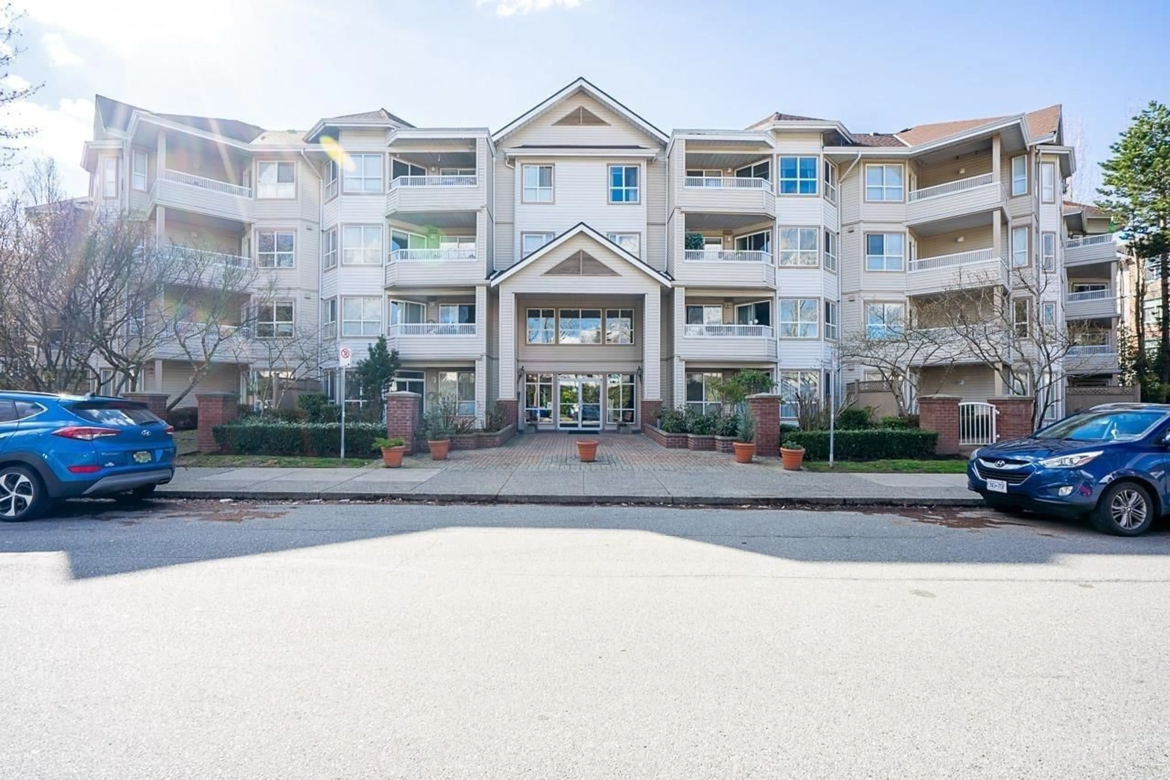 Patio, unknown for 414 - 8139 121A, Surrey British Columbia V3W0Z2