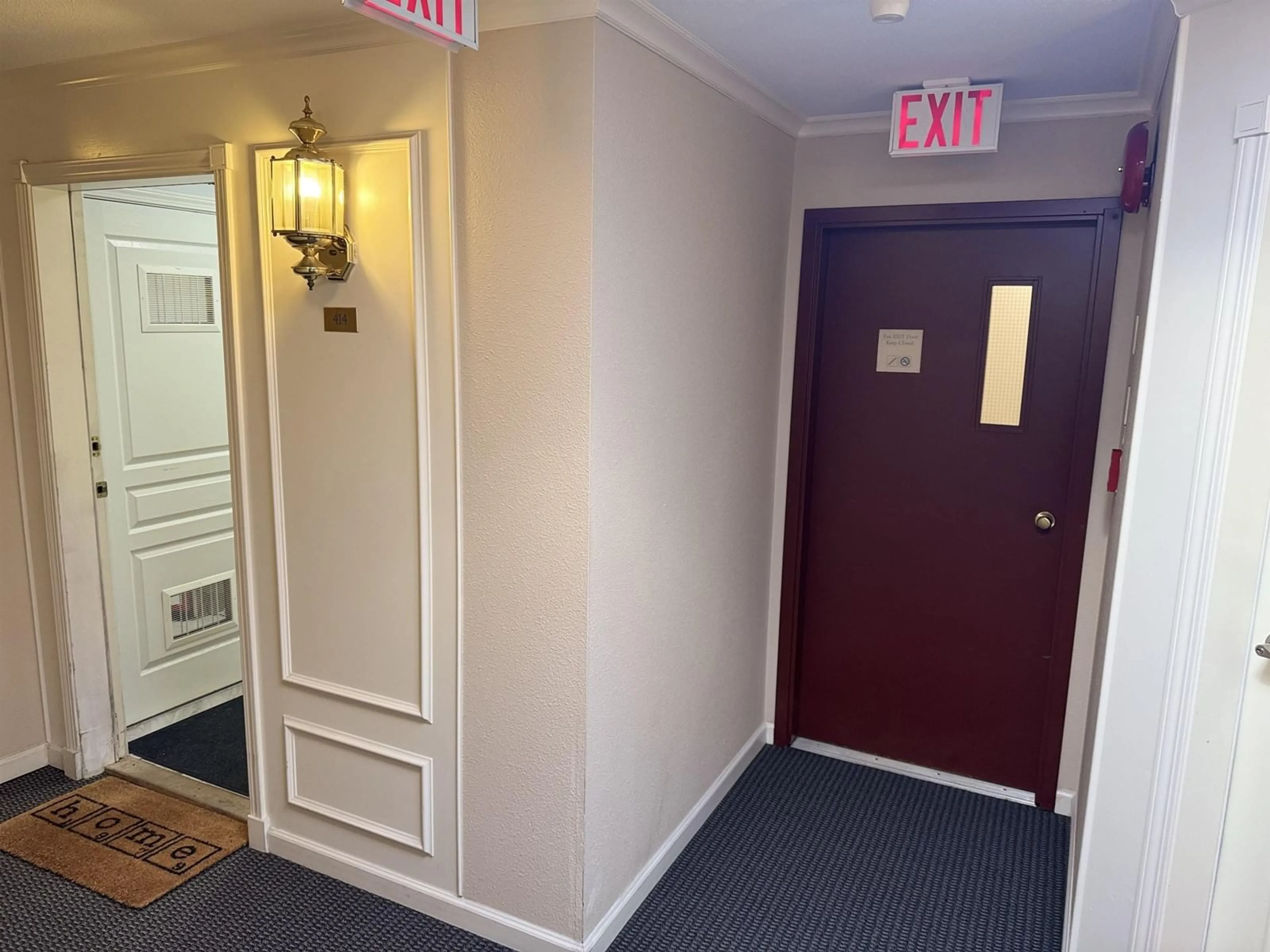 Indoor foyer for 414 - 8139 121A, Surrey British Columbia V3W0Z2