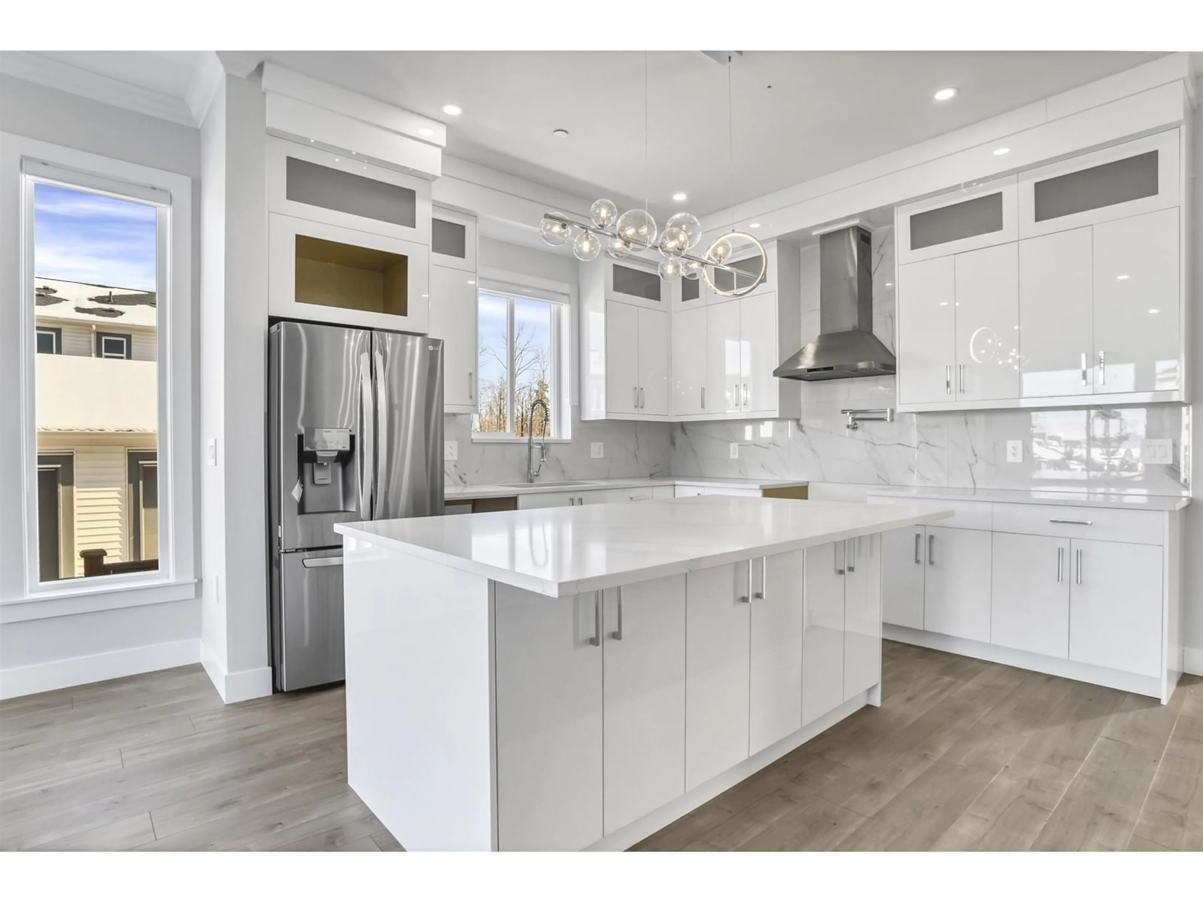Open concept kitchen, ceramic/tile floor for 19685 74, Langley British Columbia V2Y3R5