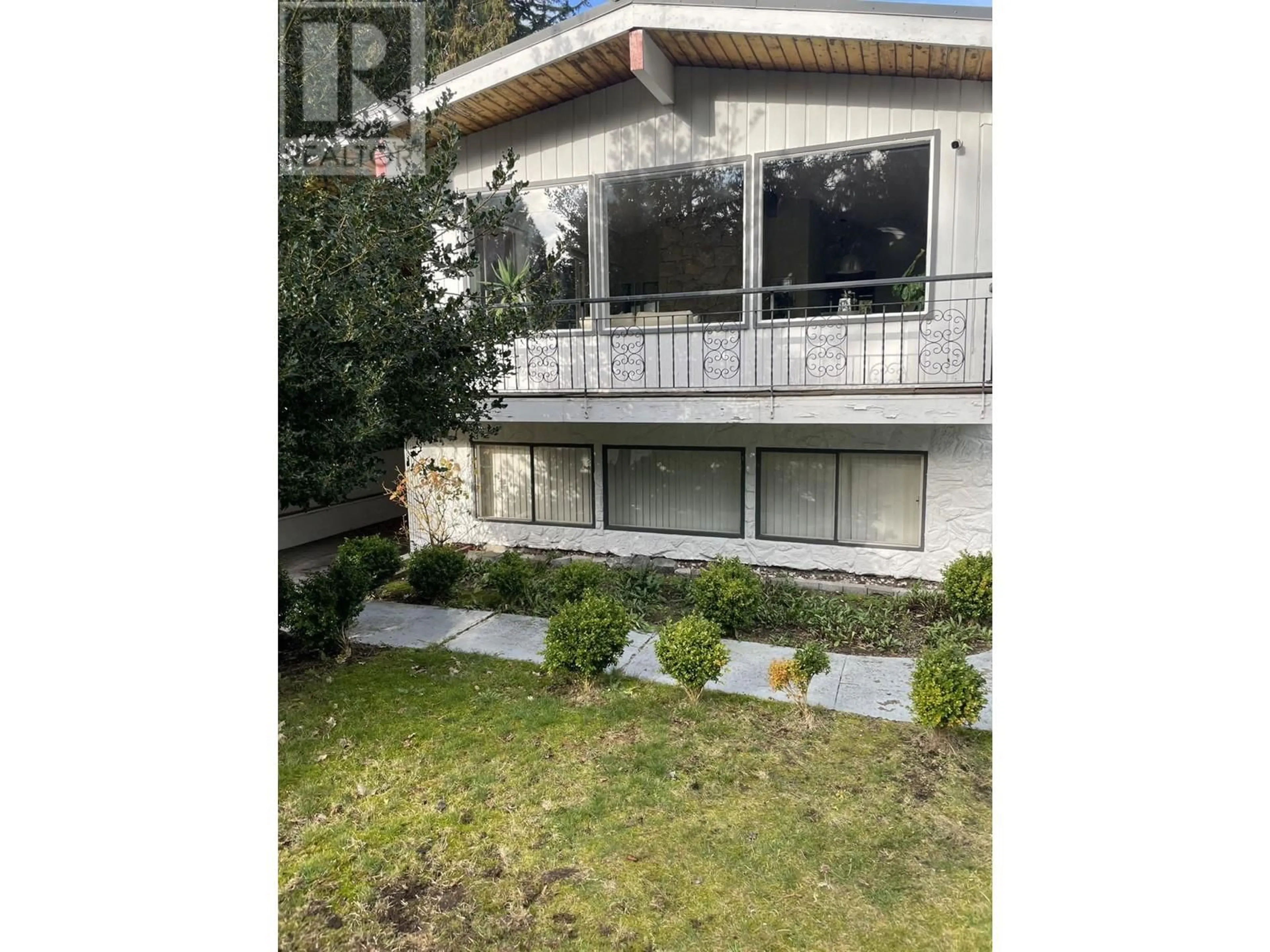 Patio, street for 4925 2 AVENUE, Delta British Columbia V4M1C9