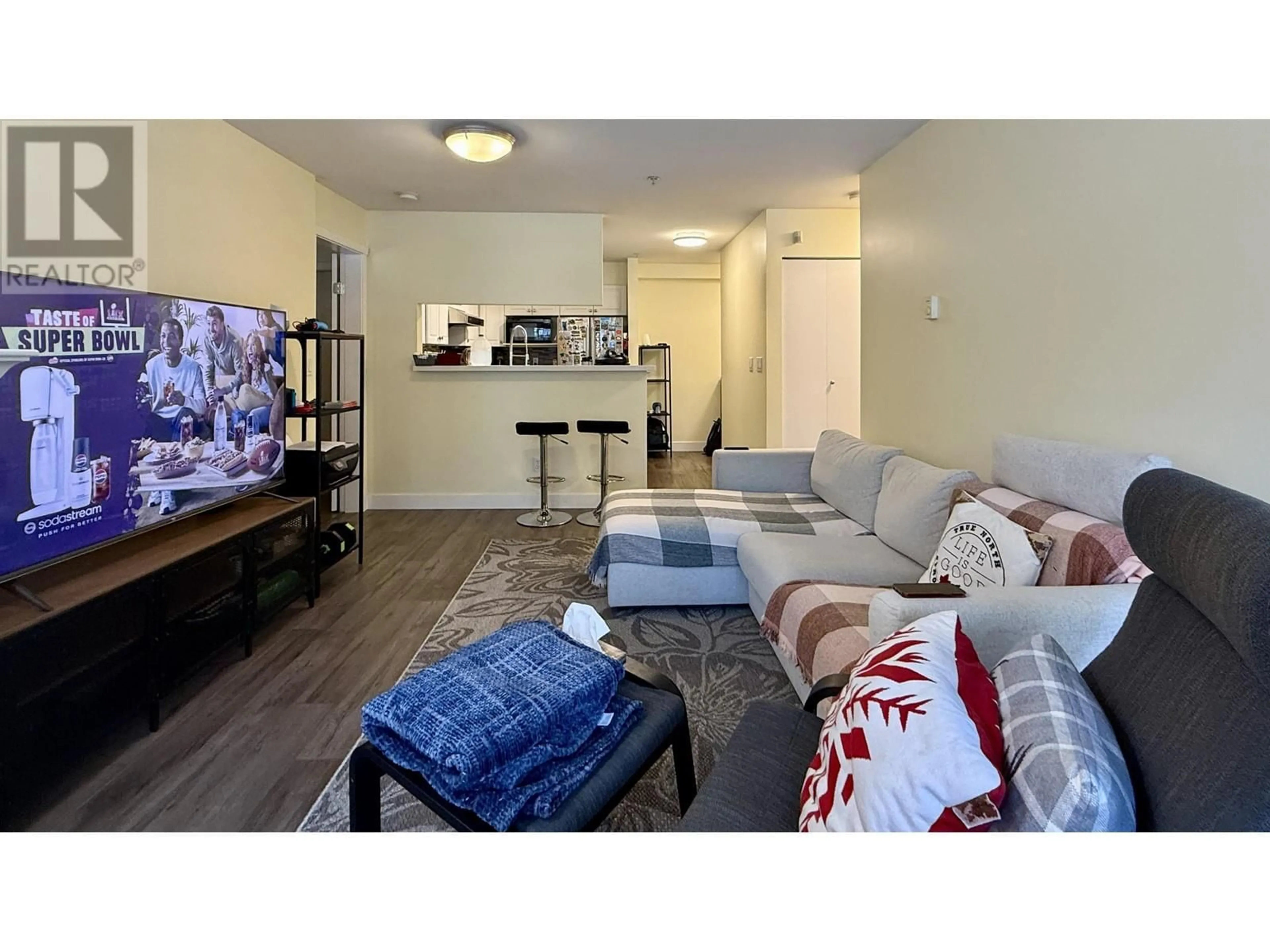 Living room with furniture, unknown for 316 - 7038 21ST AVENUE, Burnaby British Columbia V5E2Y9