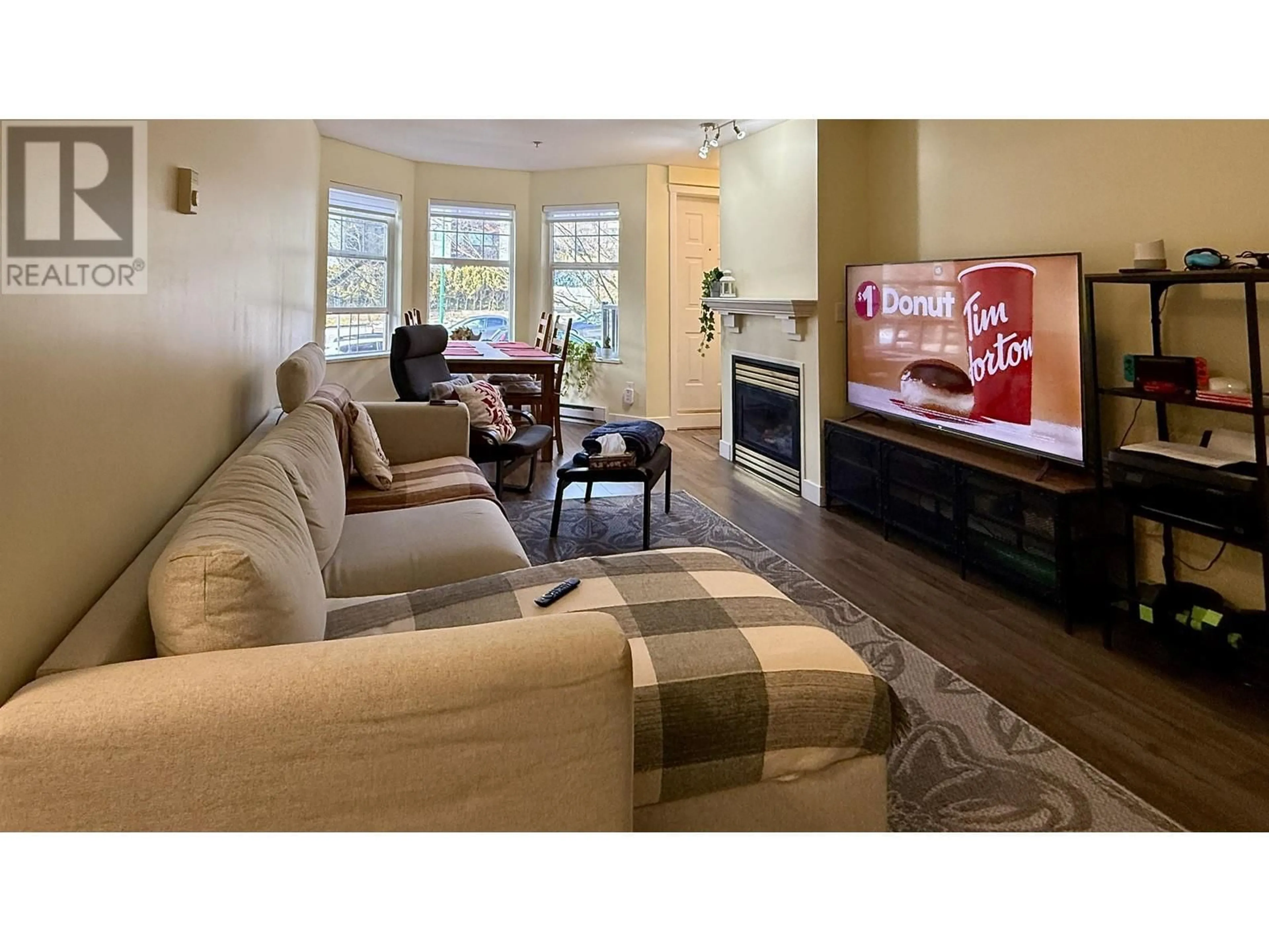 Living room with furniture, unknown for 316 - 7038 21ST AVENUE, Burnaby British Columbia V5E2Y9