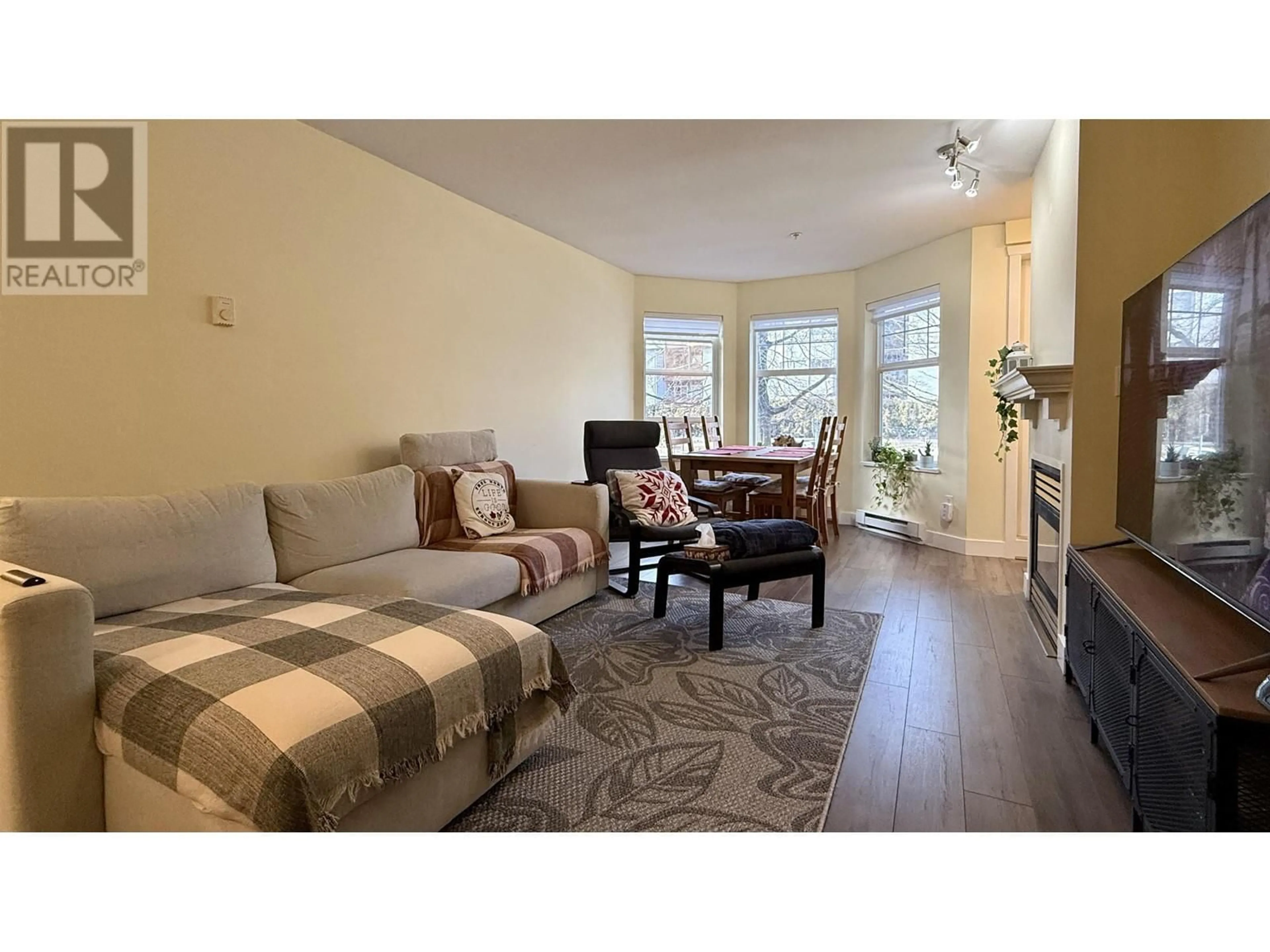 Living room with furniture, unknown for 316 - 7038 21ST AVENUE, Burnaby British Columbia V5E2Y9