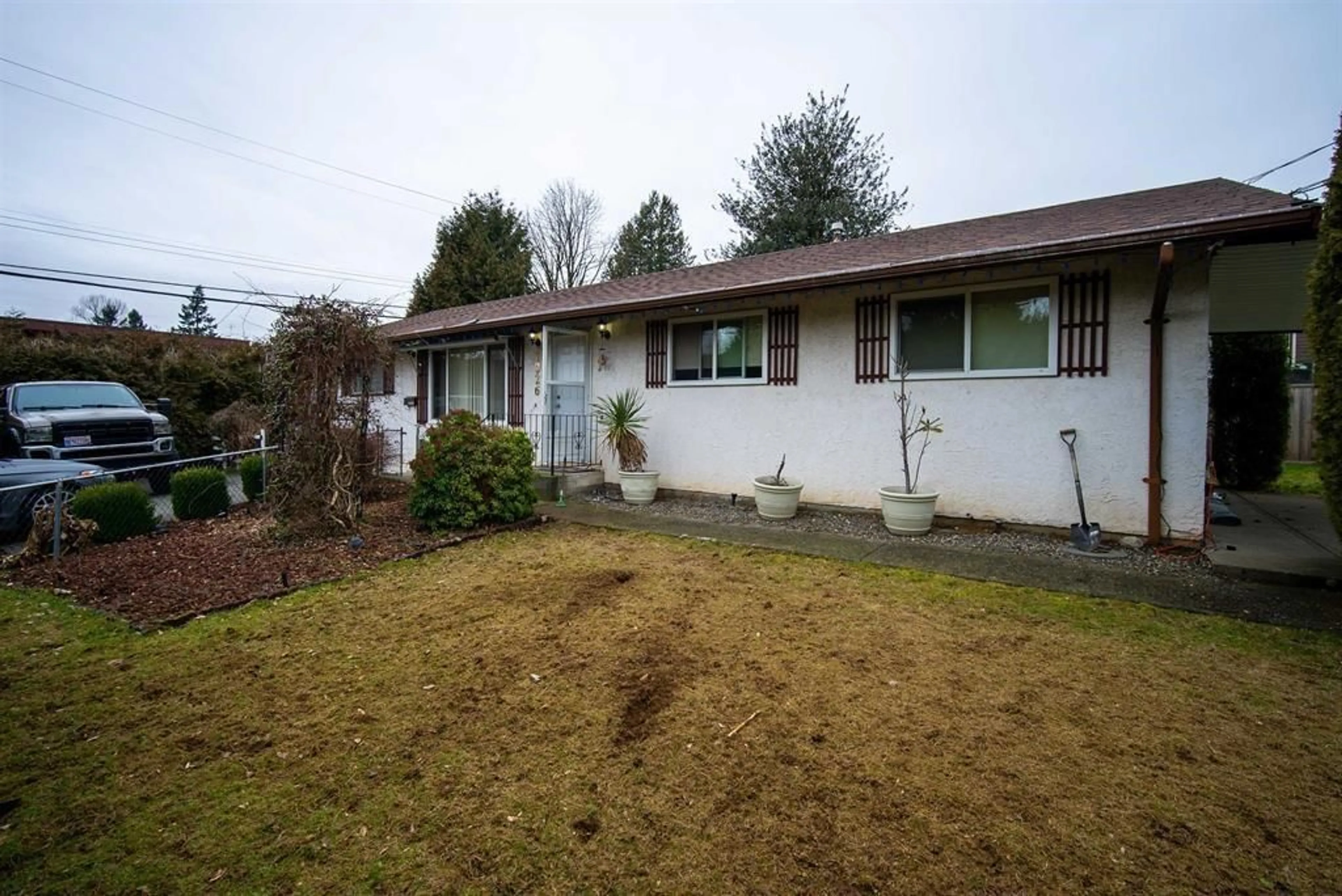 A pic from outside/outdoor area/front of a property/back of a property/a pic from drone, street for 1926 SALTON ROAD, Abbotsford British Columbia V2S3W7