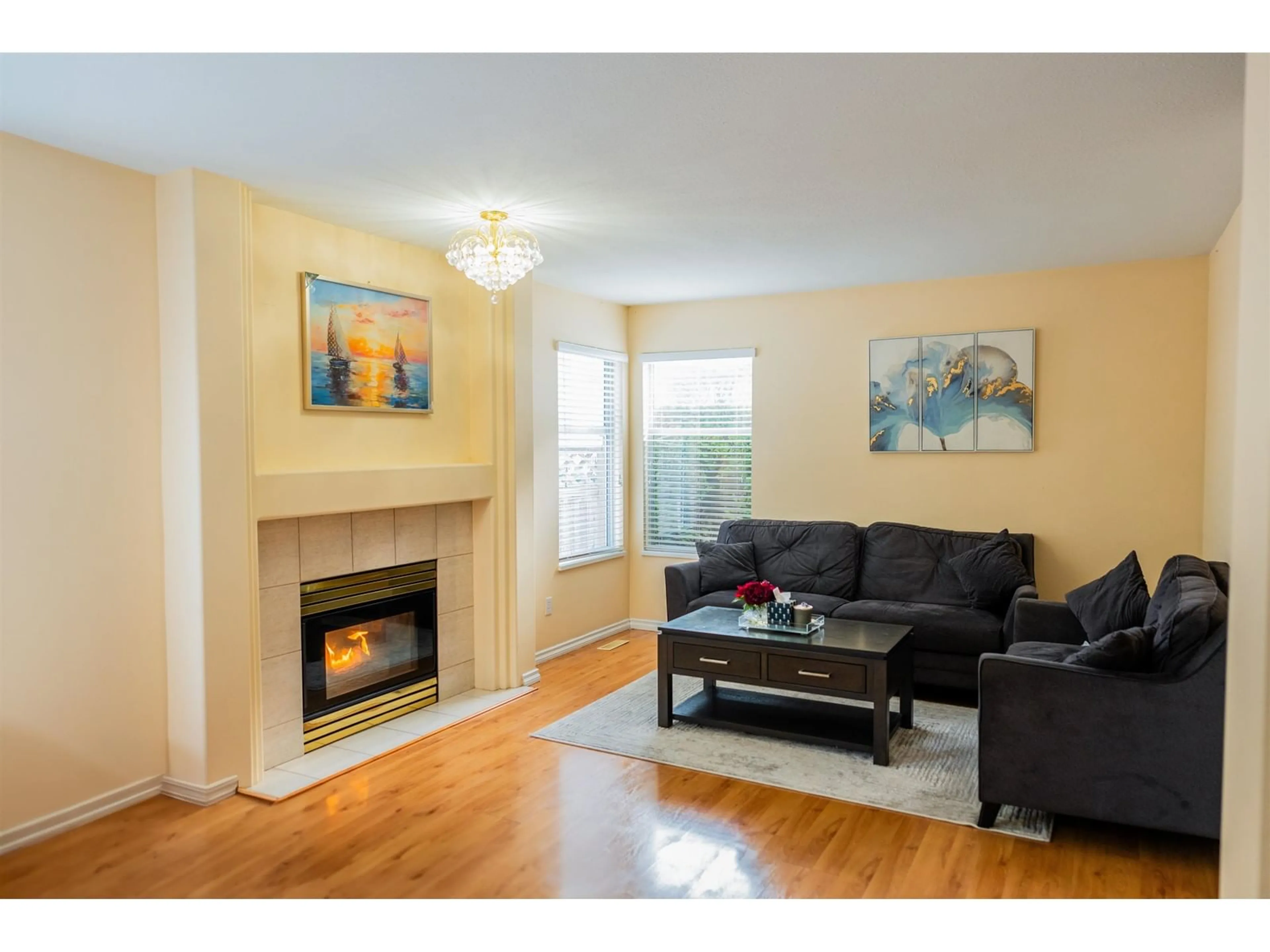 Living room with furniture, wood/laminate floor for 30 - 7140 132, Surrey British Columbia V3W1J5