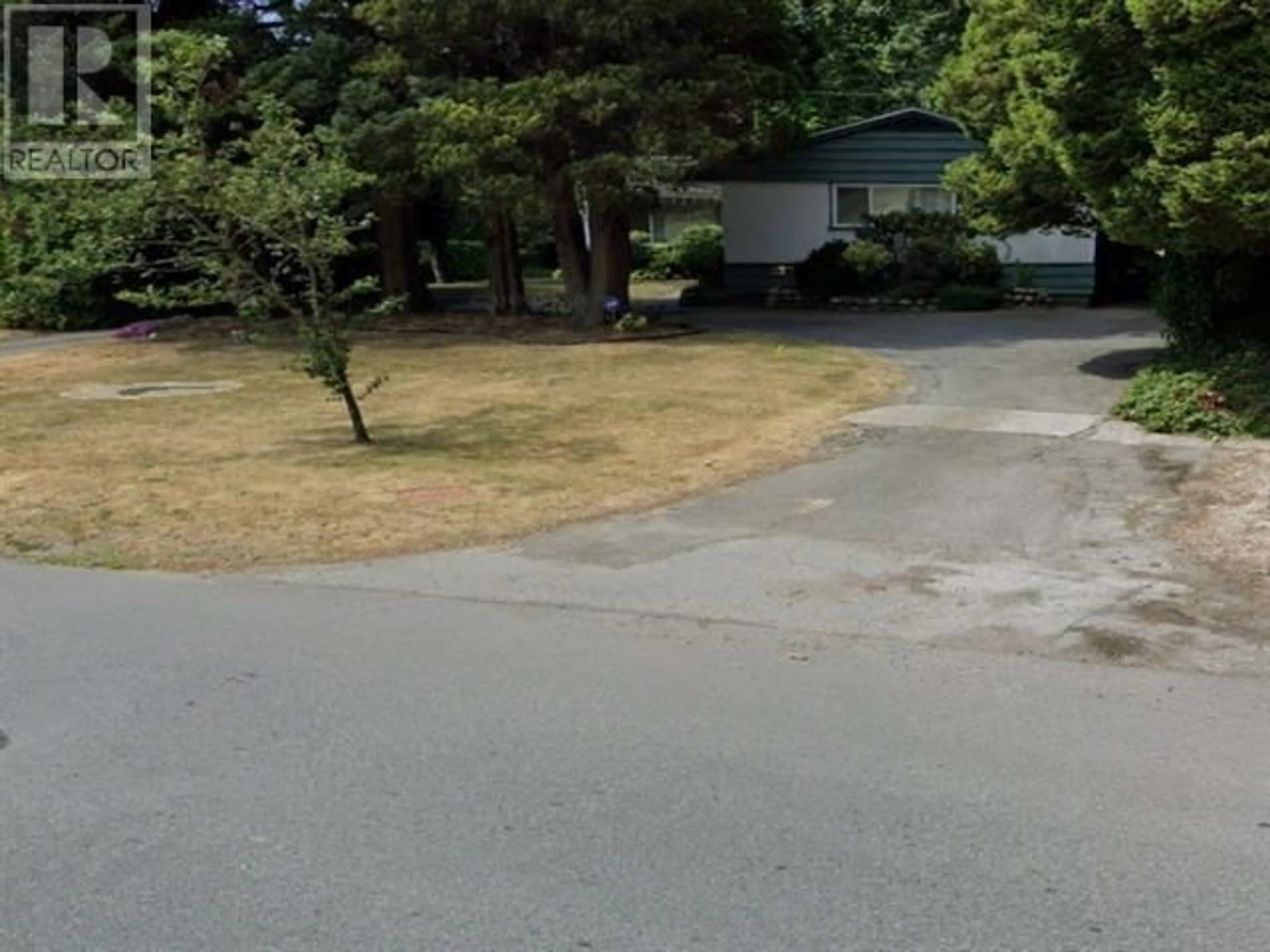 A pic from outside/outdoor area/front of a property/back of a property/a pic from drone, street for 8295 ANGUS DRIVE, Vancouver British Columbia V6P5L1