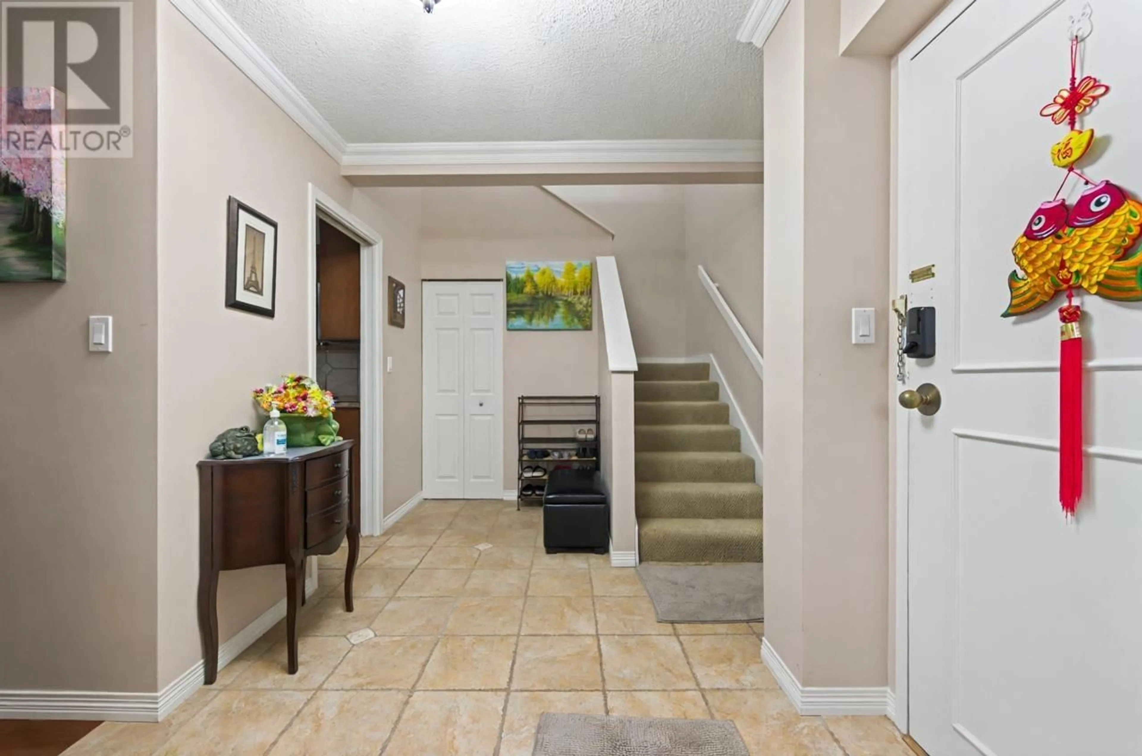 Indoor foyer for 303 4101 YEW STREET, Vancouver British Columbia V6L3B7