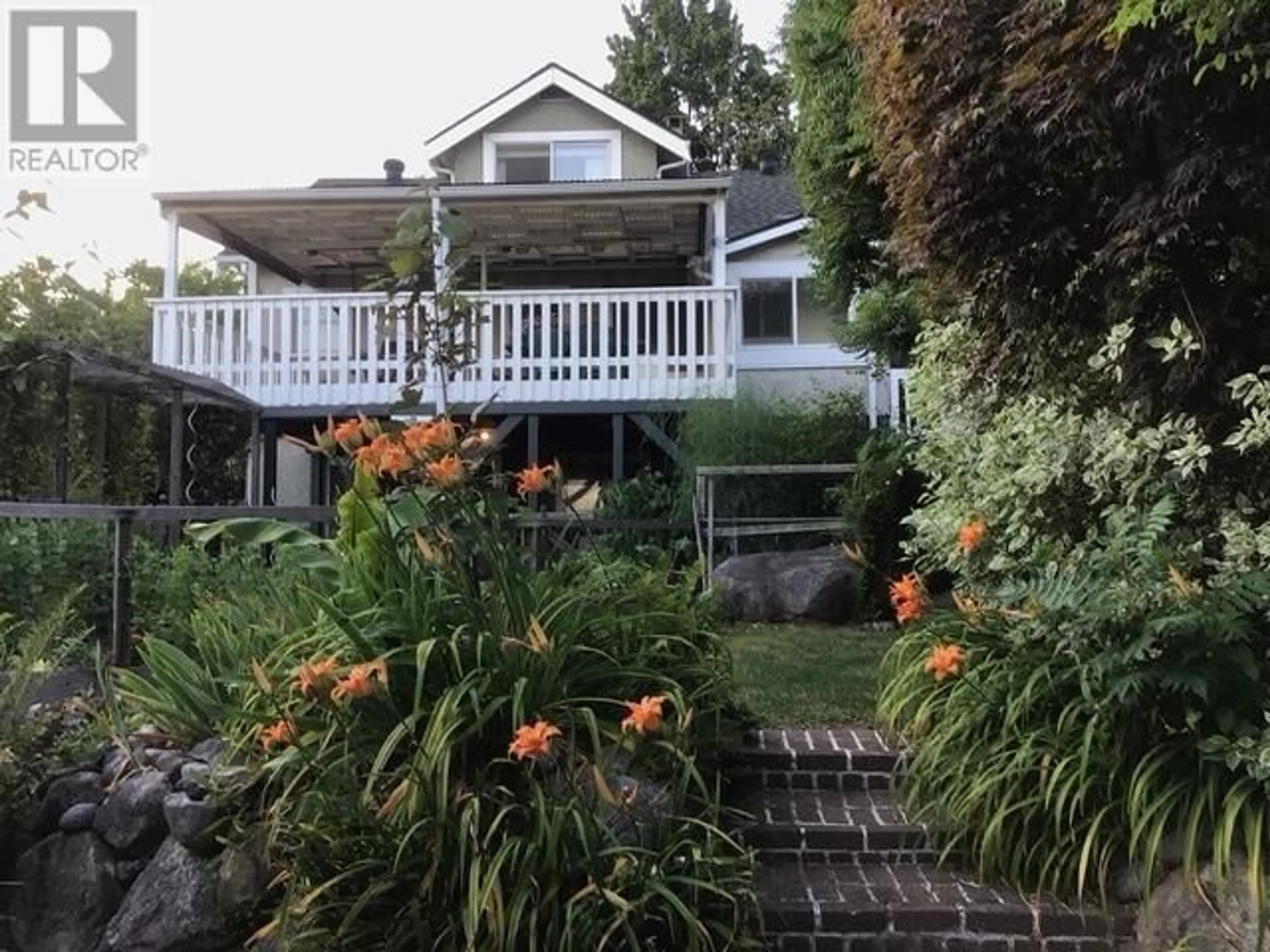 A pic from outside/outdoor area/front of a property/back of a property/a pic from drone, unknown for 1522 ROCHESTER AVENUE, Coquitlam British Columbia V3K2X6