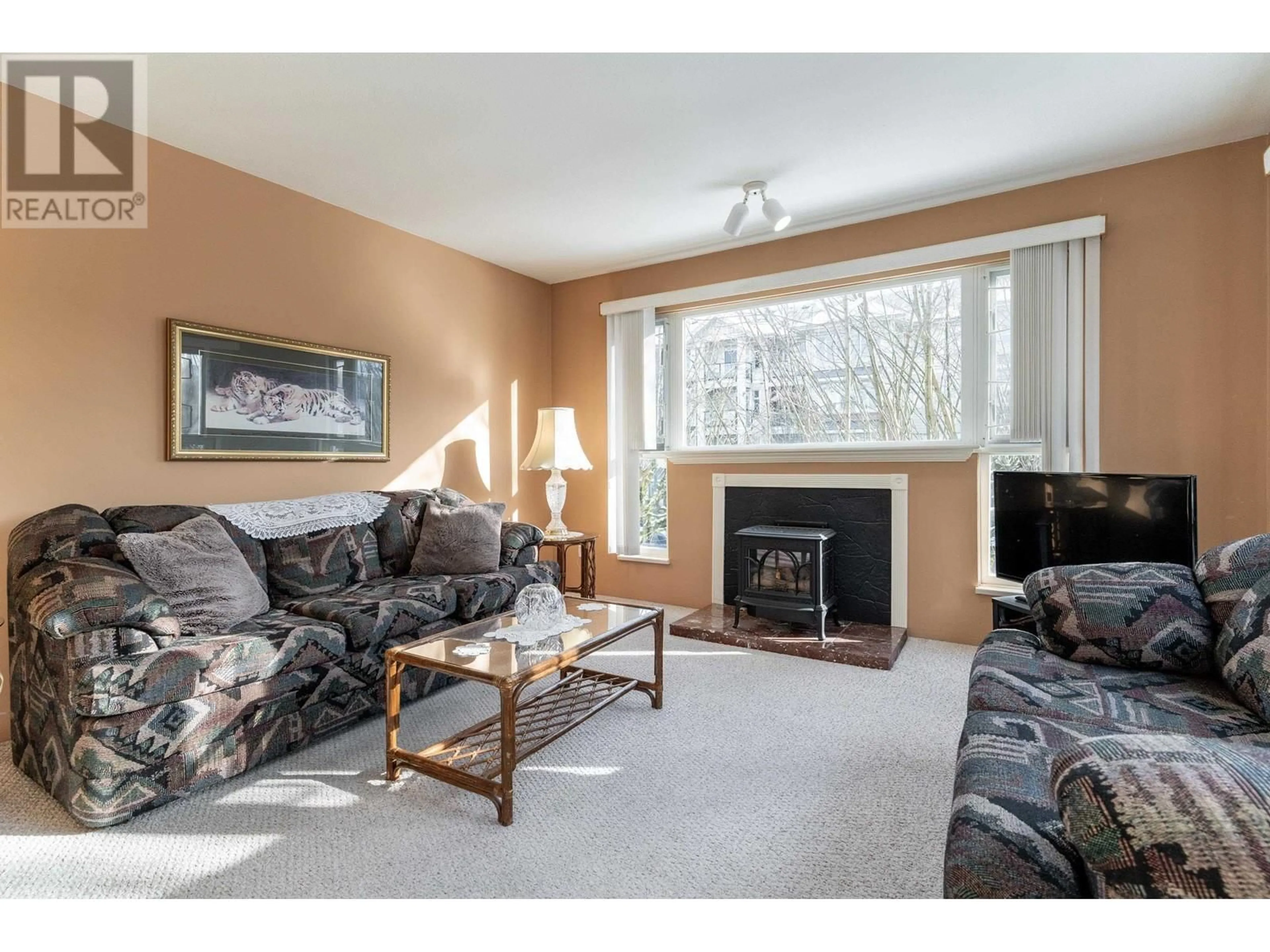 Living room with furniture, unknown for 203 2339 SHAUGHNESSY STREET, Port Coquitlam British Columbia V3C3E2