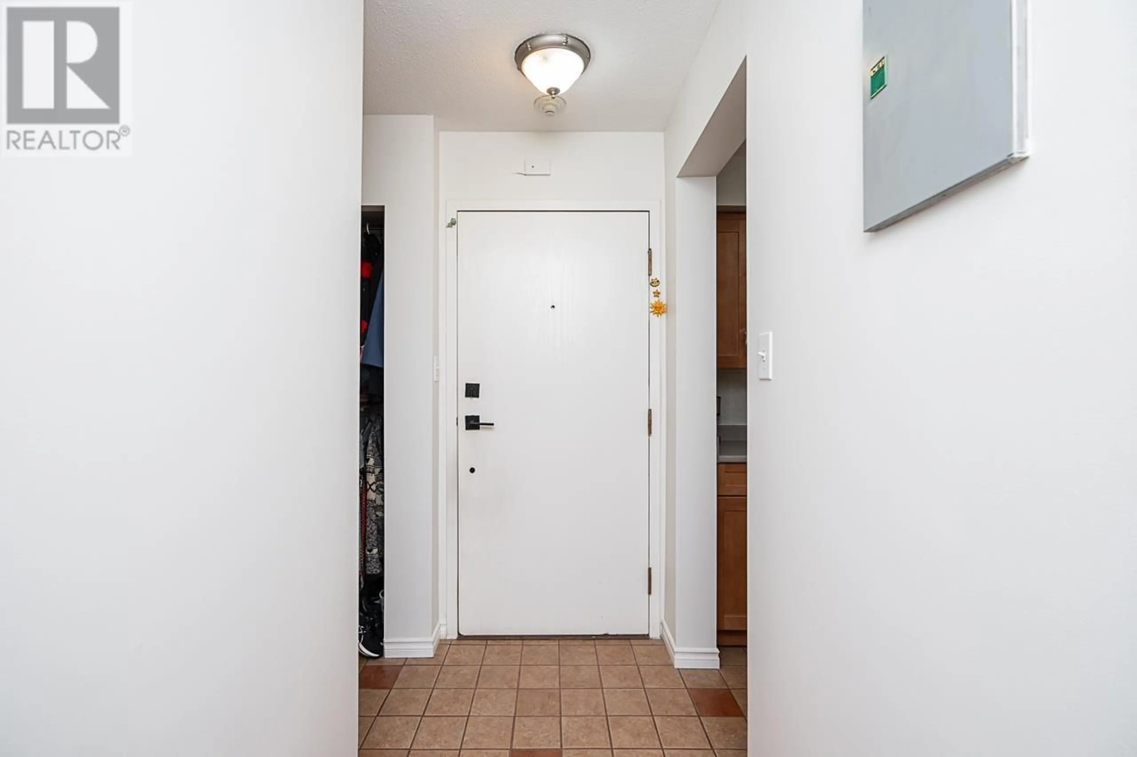 Indoor entryway for 224 7377 SALISBURY AVENUE, Burnaby British Columbia V5E4B2