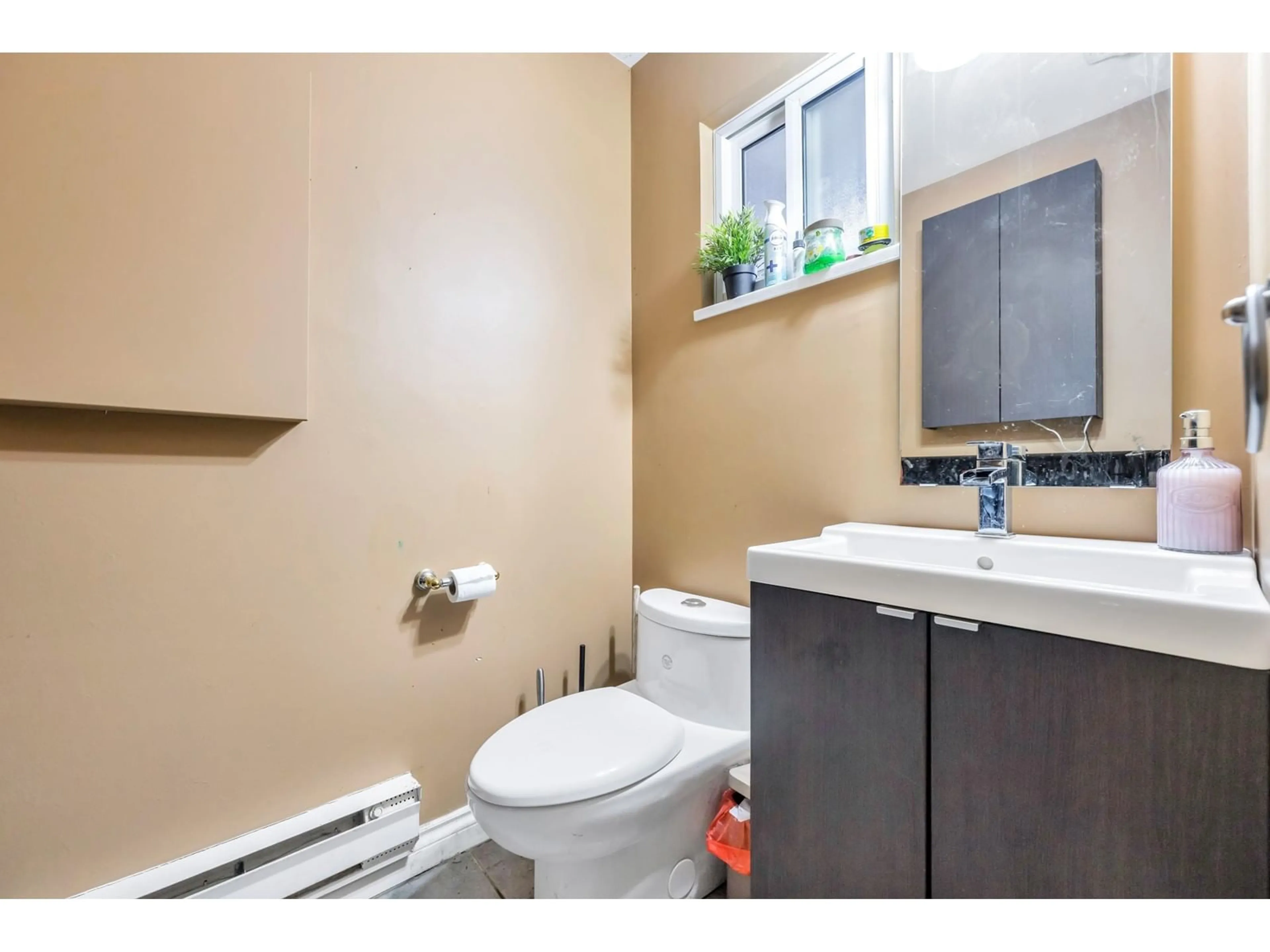 Standard bathroom, unknown for 6607 134 STREET, Surrey British Columbia V3W4S1