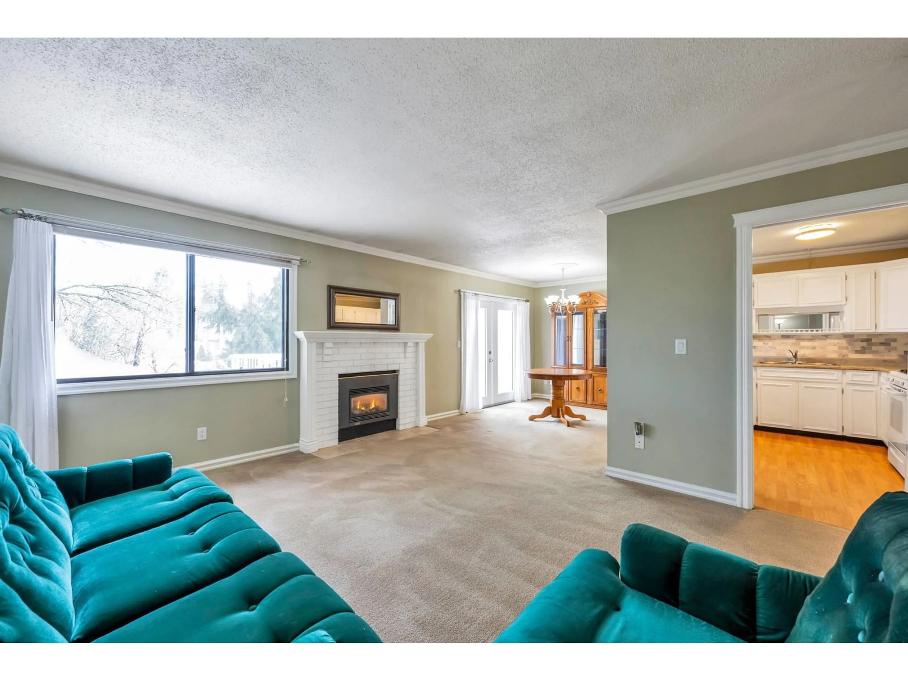 Living room with furniture, unknown for 3 3292 ELMWOOD DRIVE, Abbotsford British Columbia V2S6B2