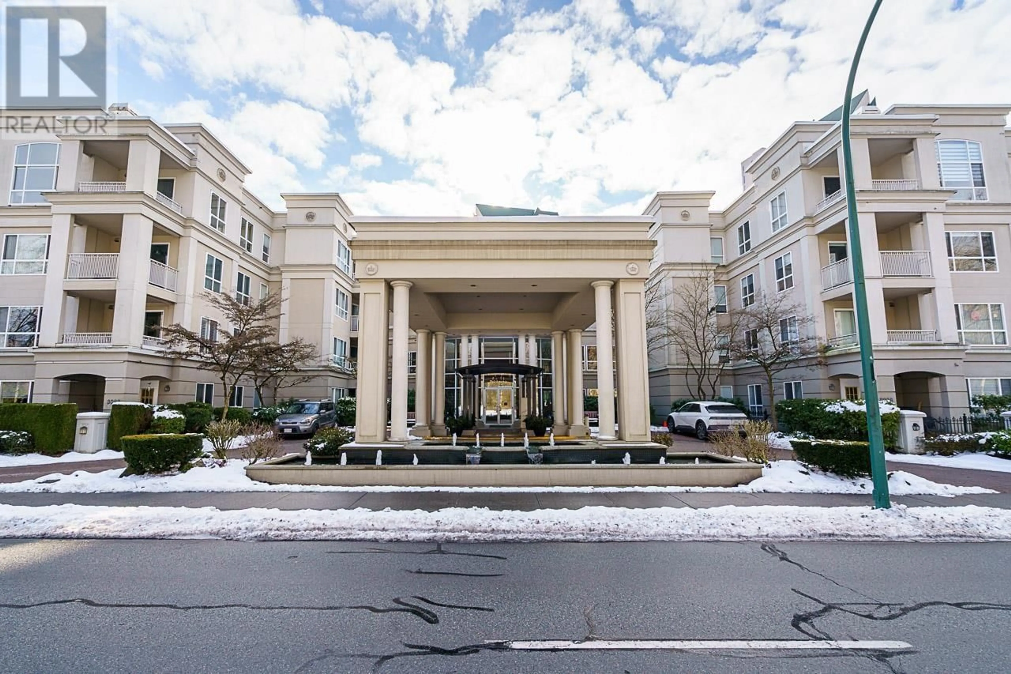 Indoor foyer for 209 - 3098 GUILDFORD WAY, Coquitlam British Columbia V3B7W8