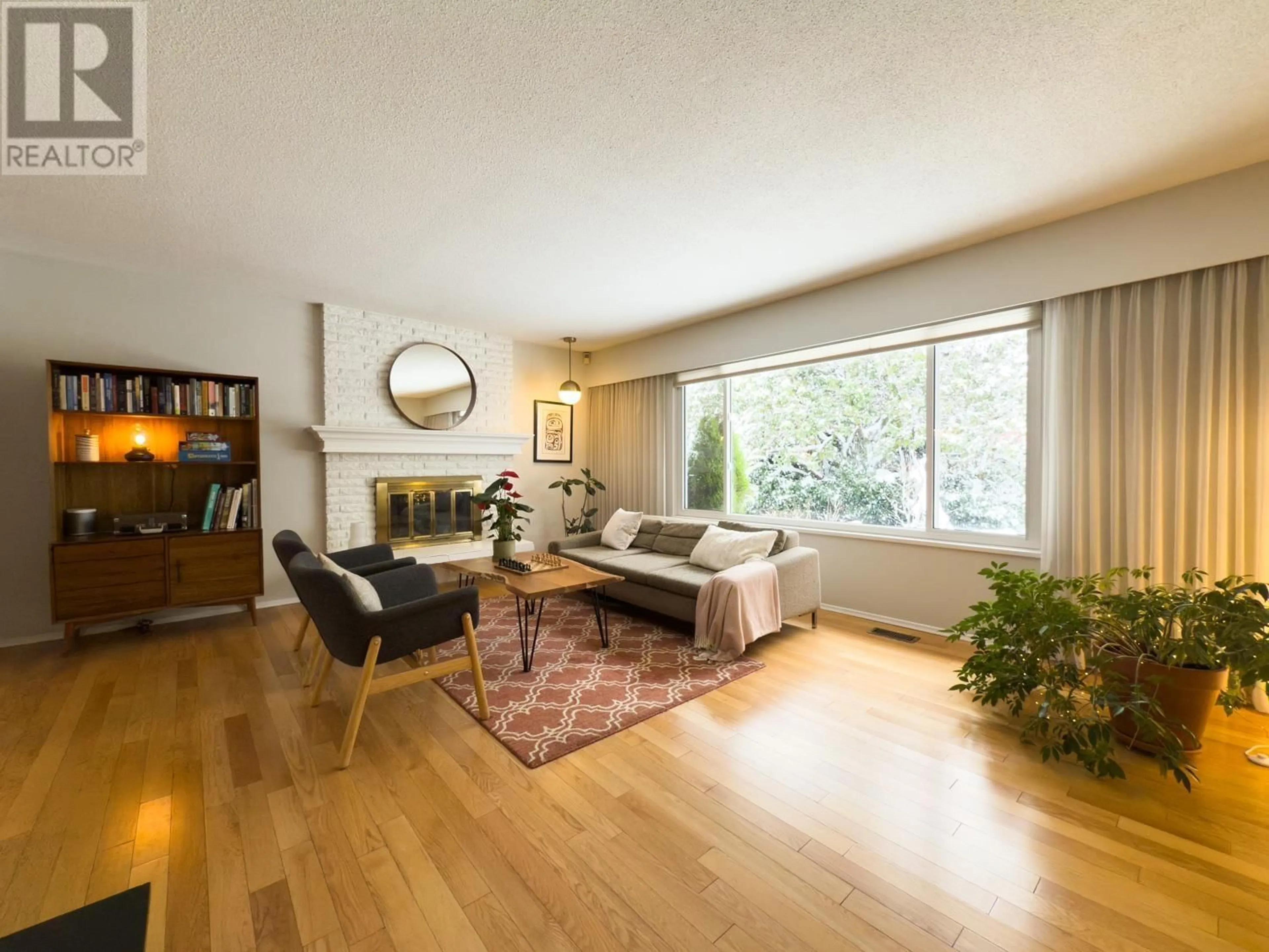 Living room with furniture, wood/laminate floor for 5405 RANGER AVENUE, North Vancouver British Columbia V7R3M7