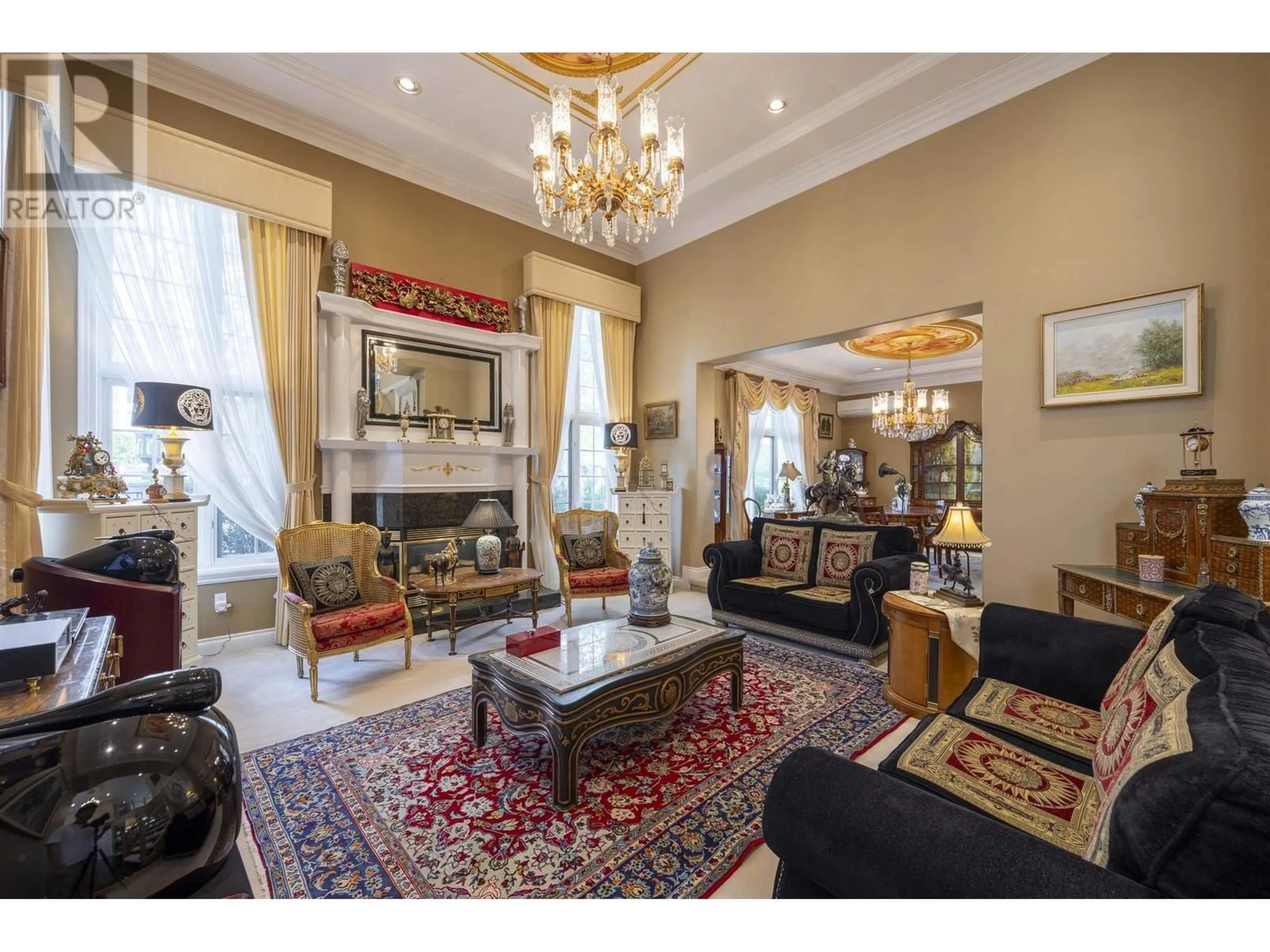 Living room with furniture, carpet floor for 3099 PLATEAU BOULEVARD, Coquitlam British Columbia V3E3R5