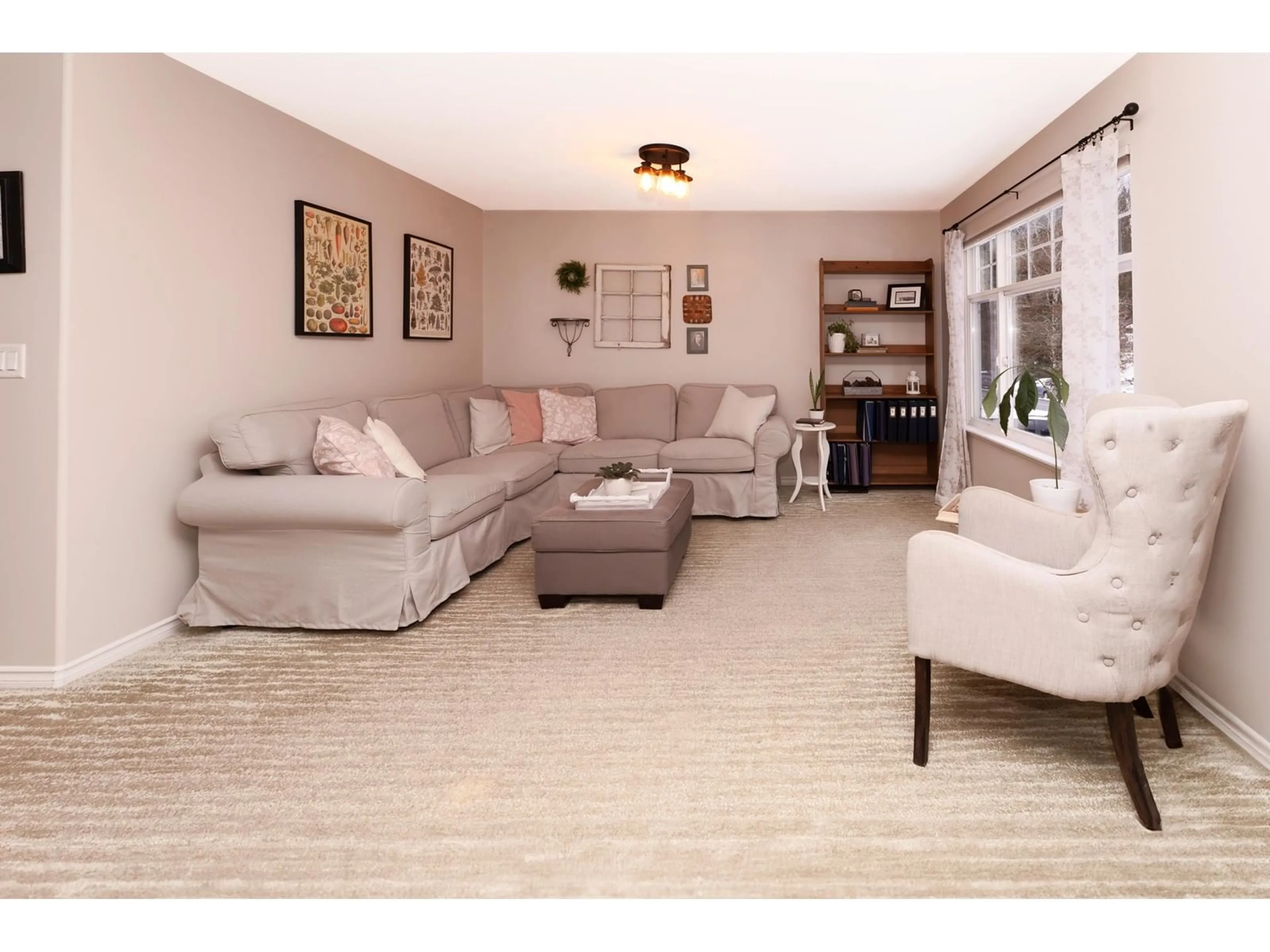 Living room with furniture, unknown for 35089 LABURNUM AVENUE, Abbotsford British Columbia V2S8K3