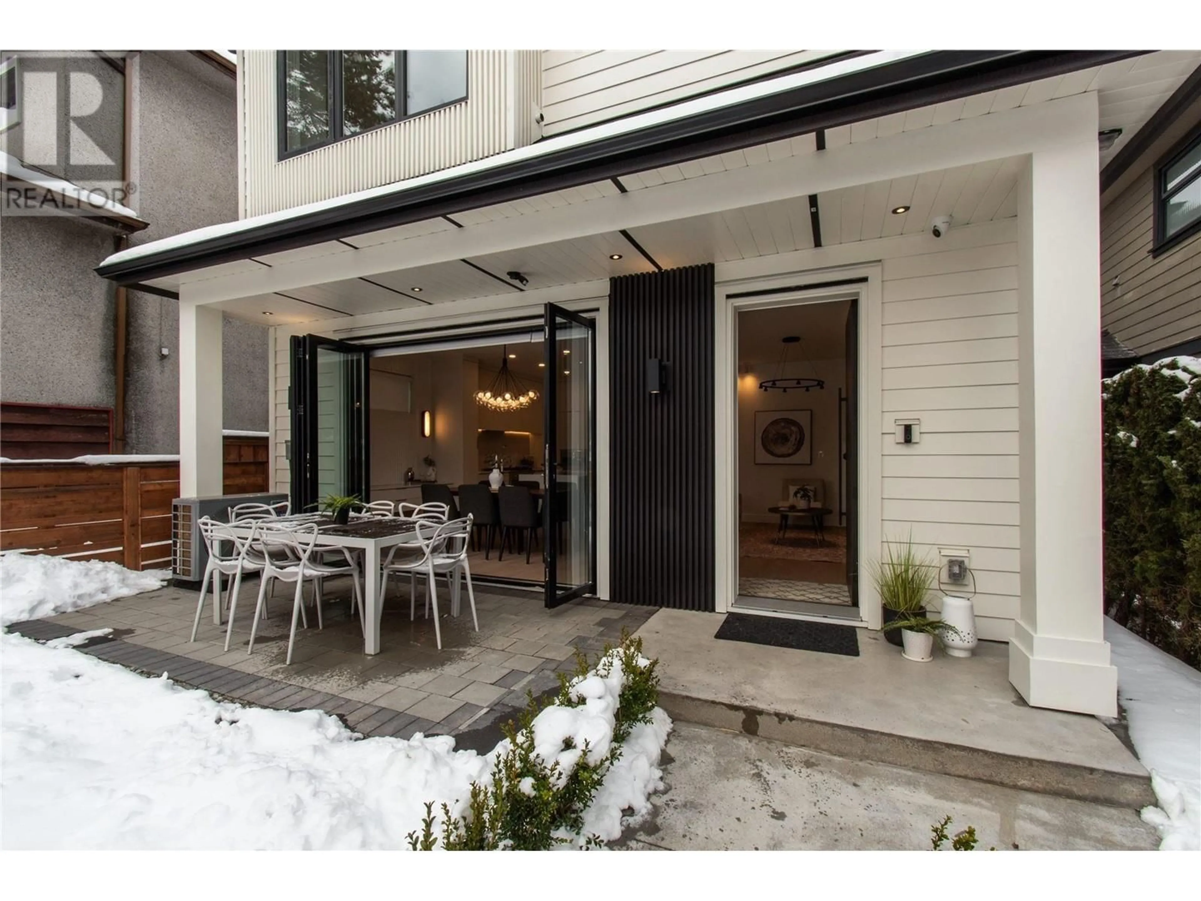 Patio, street for 1 2169 CHARLES STREET, Vancouver British Columbia V5L2H8