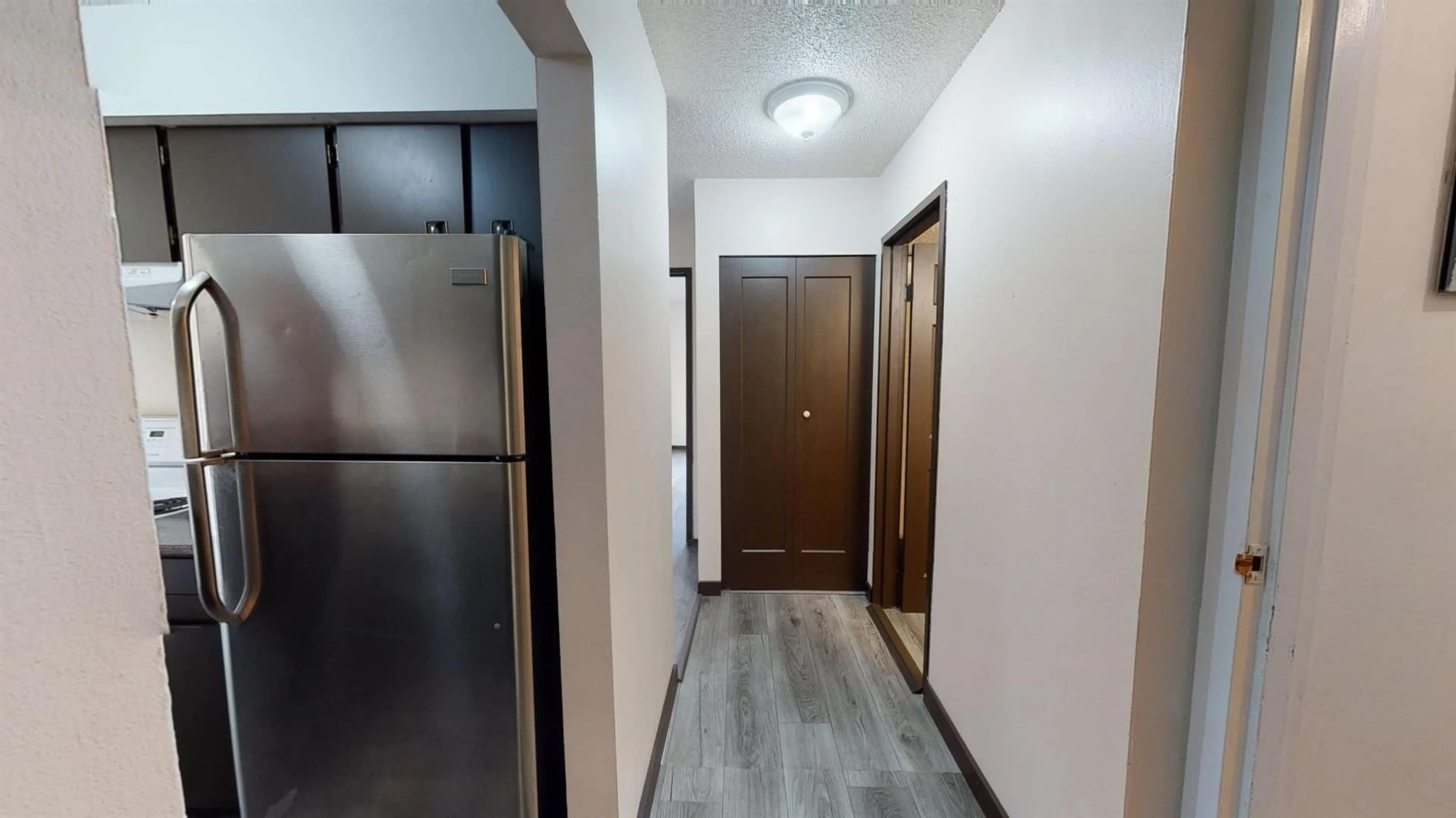Indoor foyer for 202 - 45598 MCINTOSH DRIVE, Chilliwack British Columbia V2P7J3