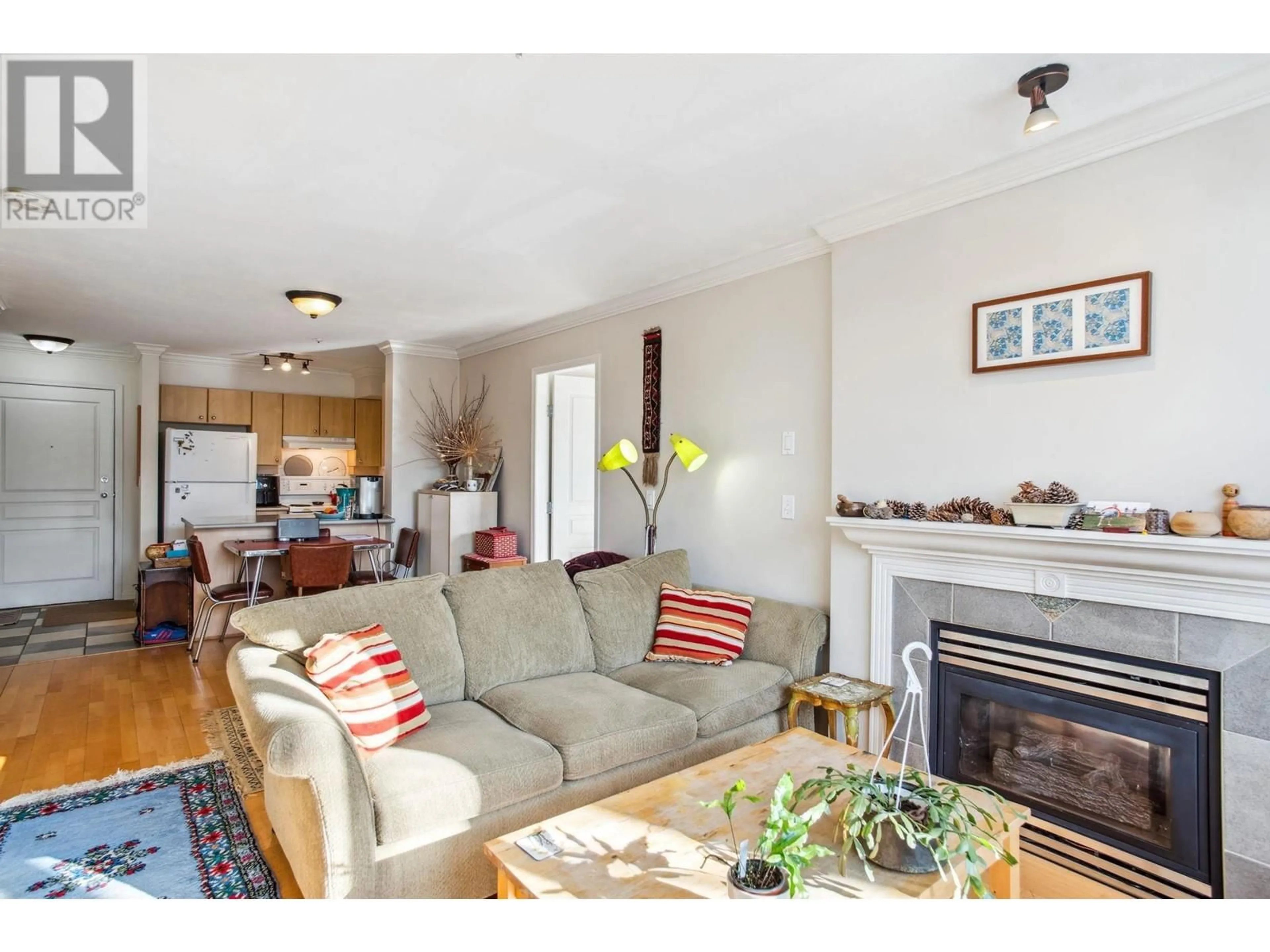 Living room with furniture, wood/laminate floor for 305 3235 W 4TH AVENUE, Vancouver British Columbia V6K1R8