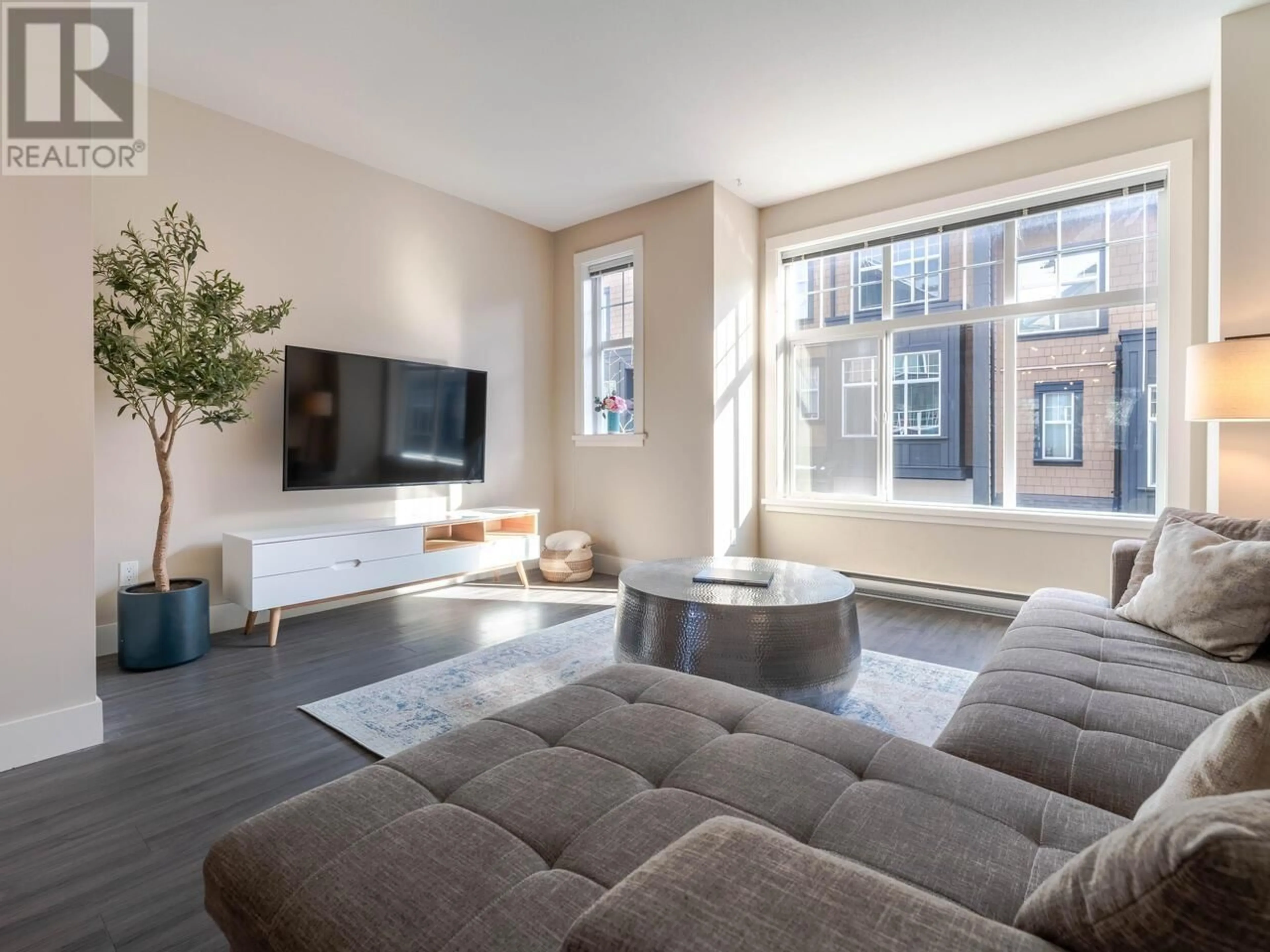 Living room with furniture, cement floor for 42 6088 BERESFORD STREET, Burnaby British Columbia V5J0G2