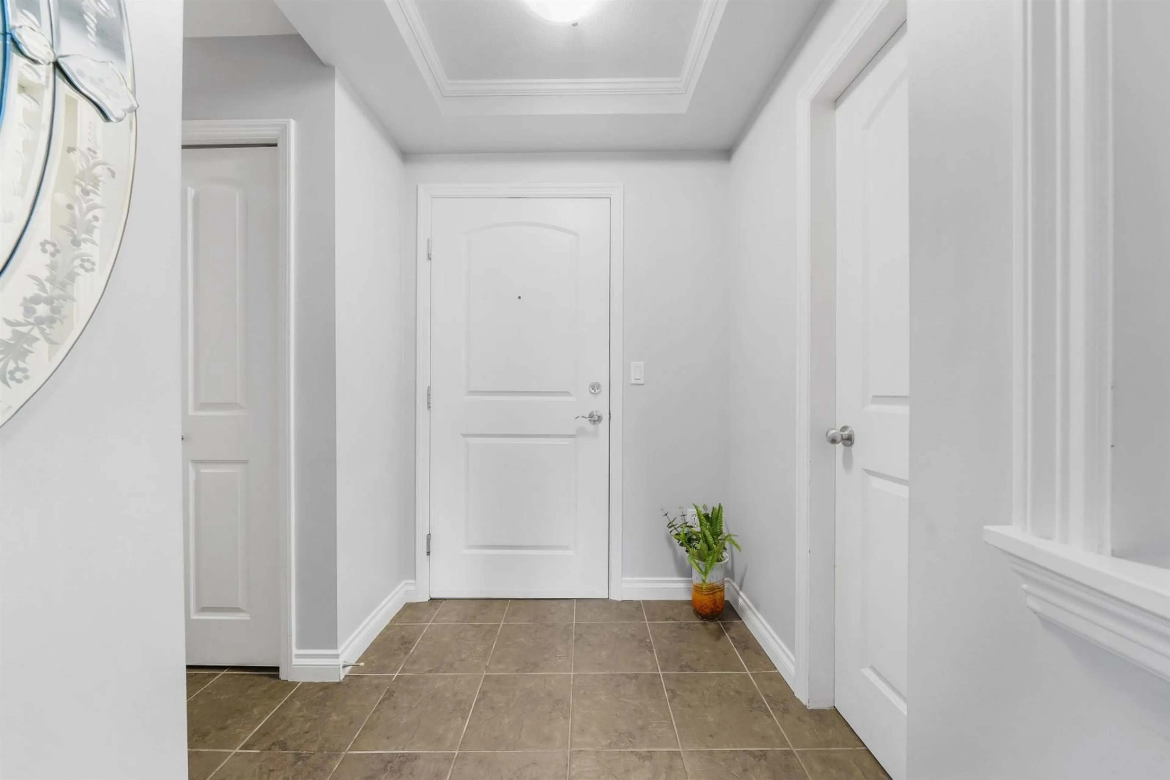 Indoor entryway for 203 45645 KNIGHT ROAD|Sardis West Vedder, Chilliwack British Columbia V2R0B1