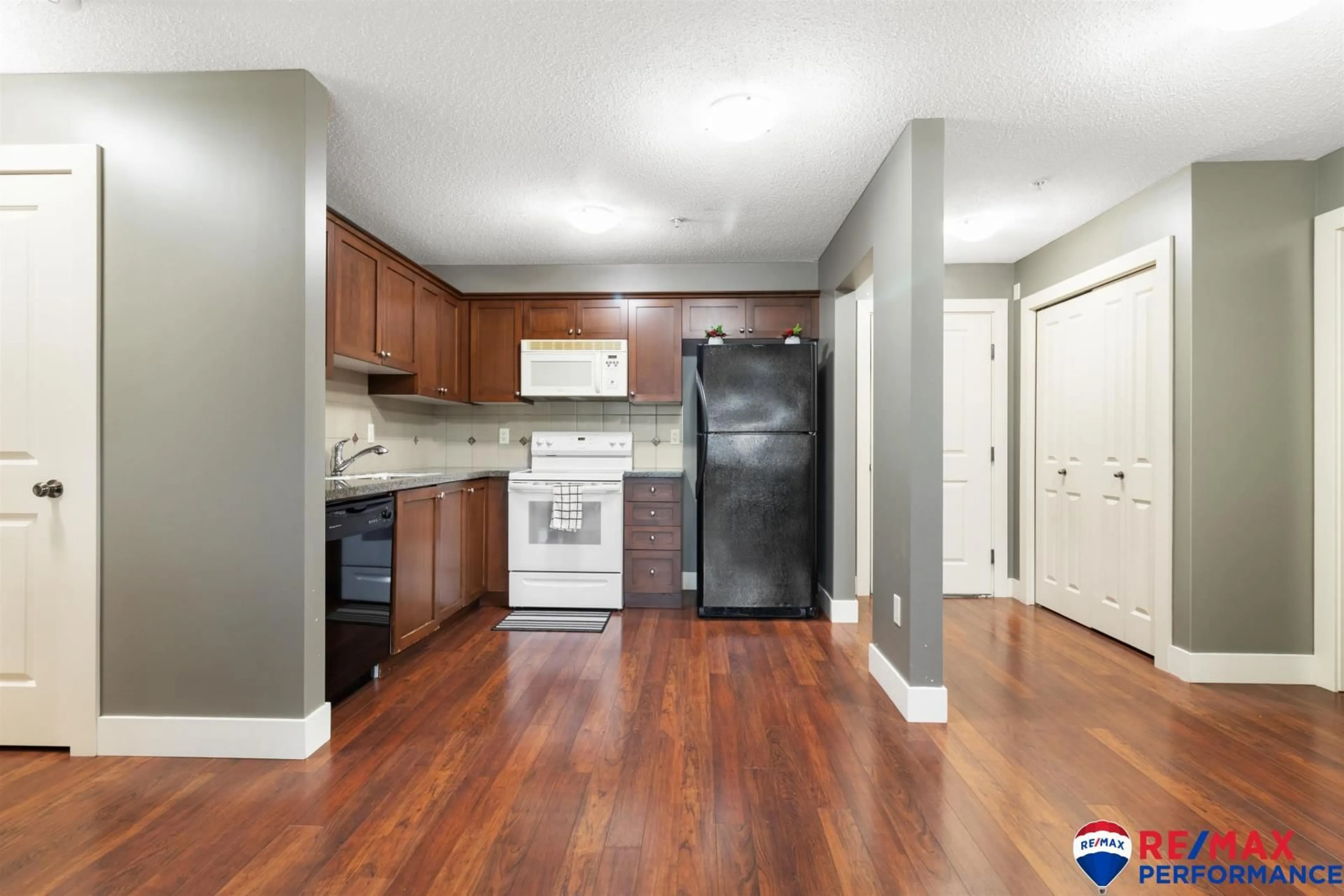 Standard kitchen, unknown for 311 9000 BIRCH STREET|Chilliwack Downtow, Chilliwack British Columbia V2P8G2