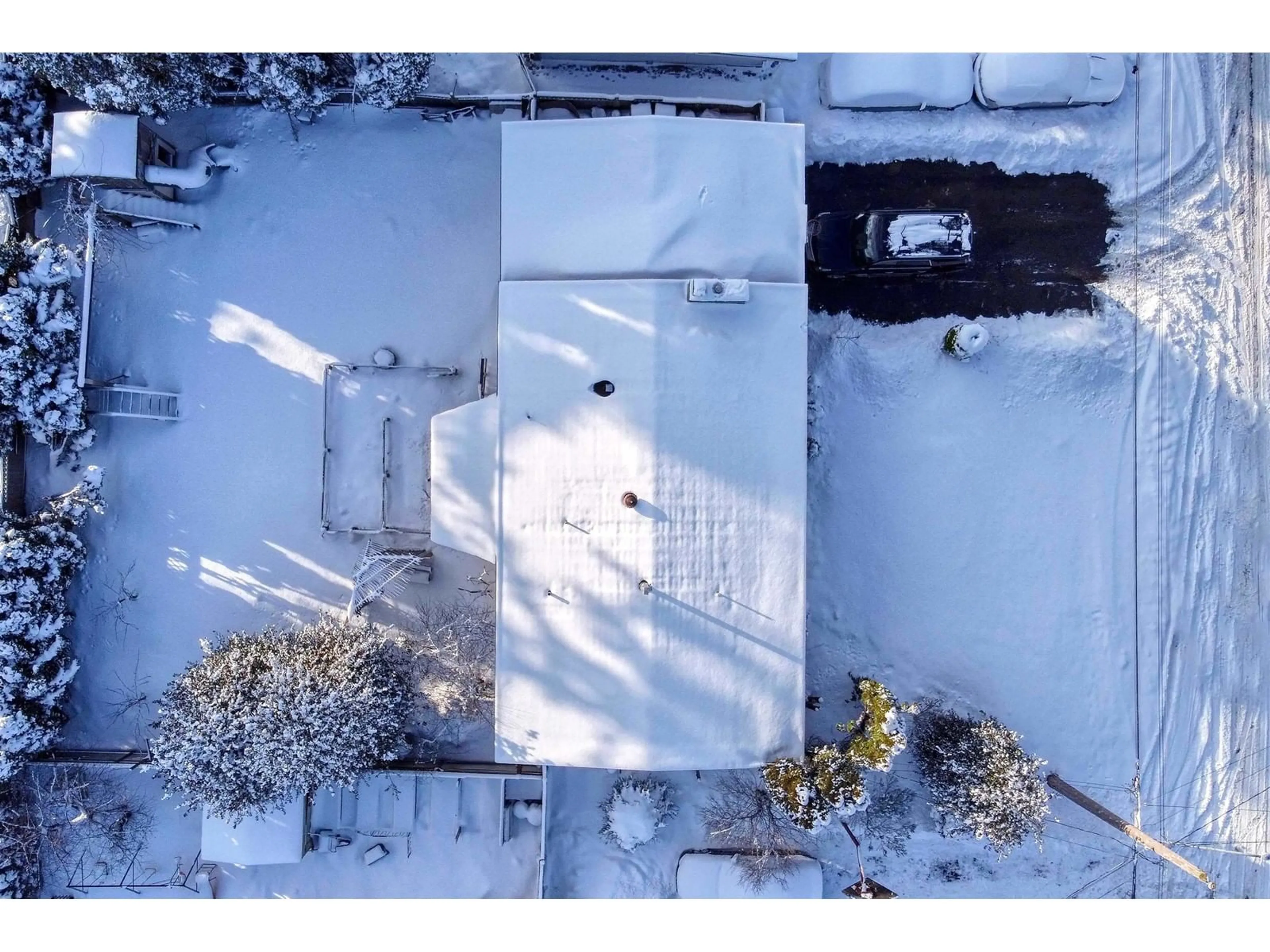 A pic from outside/outdoor area/front of a property/back of a property/a pic from drone, street for 32064 JOYCE AVENUE, Abbotsford British Columbia V2T1B7