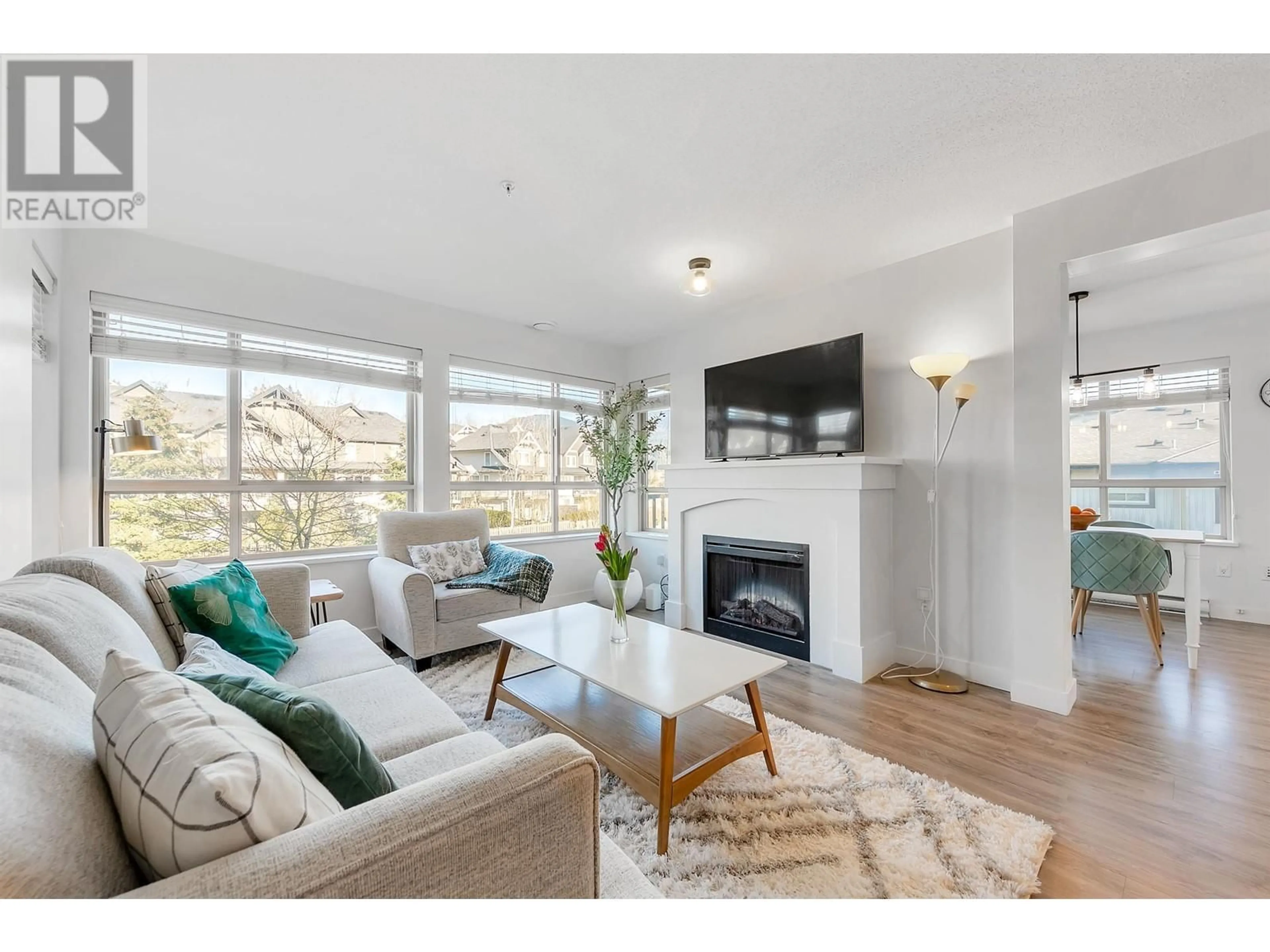 Living room with furniture, wood/laminate floor for 401 3132 DAYANEE SPRINGS BOULEVARD, Coquitlam British Columbia V3E0B5