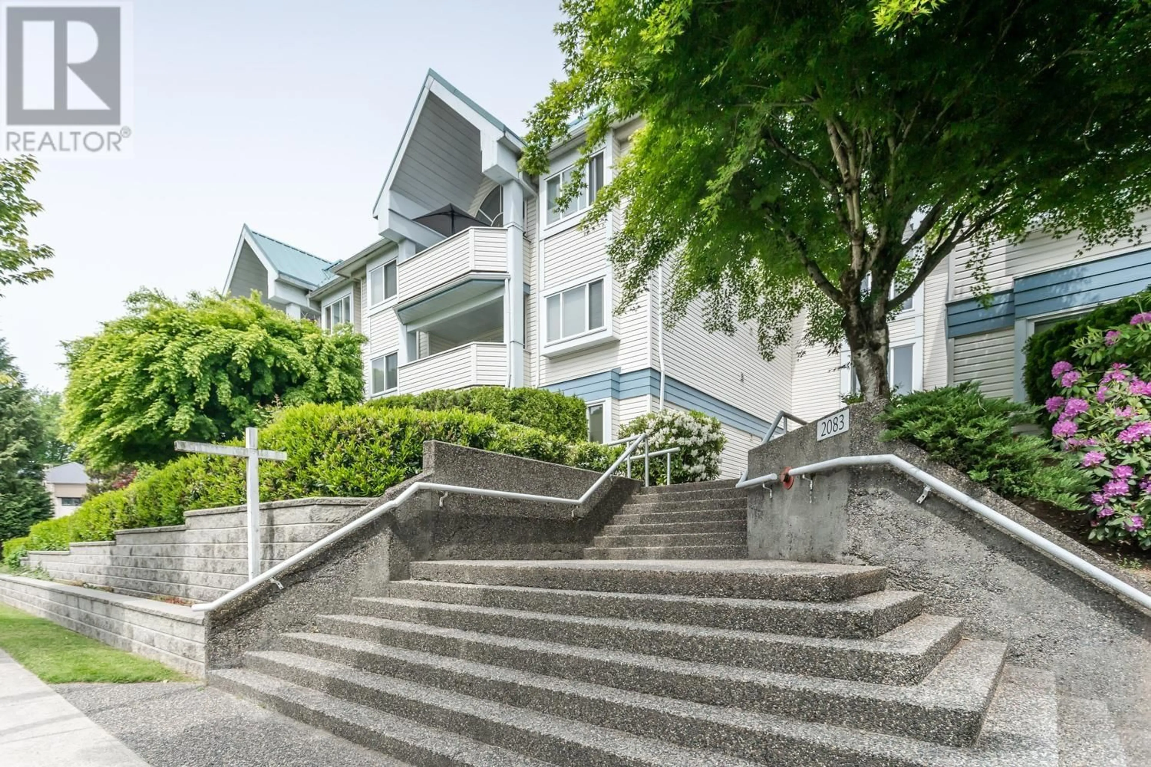 Stairs for 205 - 2083 COQUITLAM AVENUE, Port Coquitlam British Columbia V3B1J4