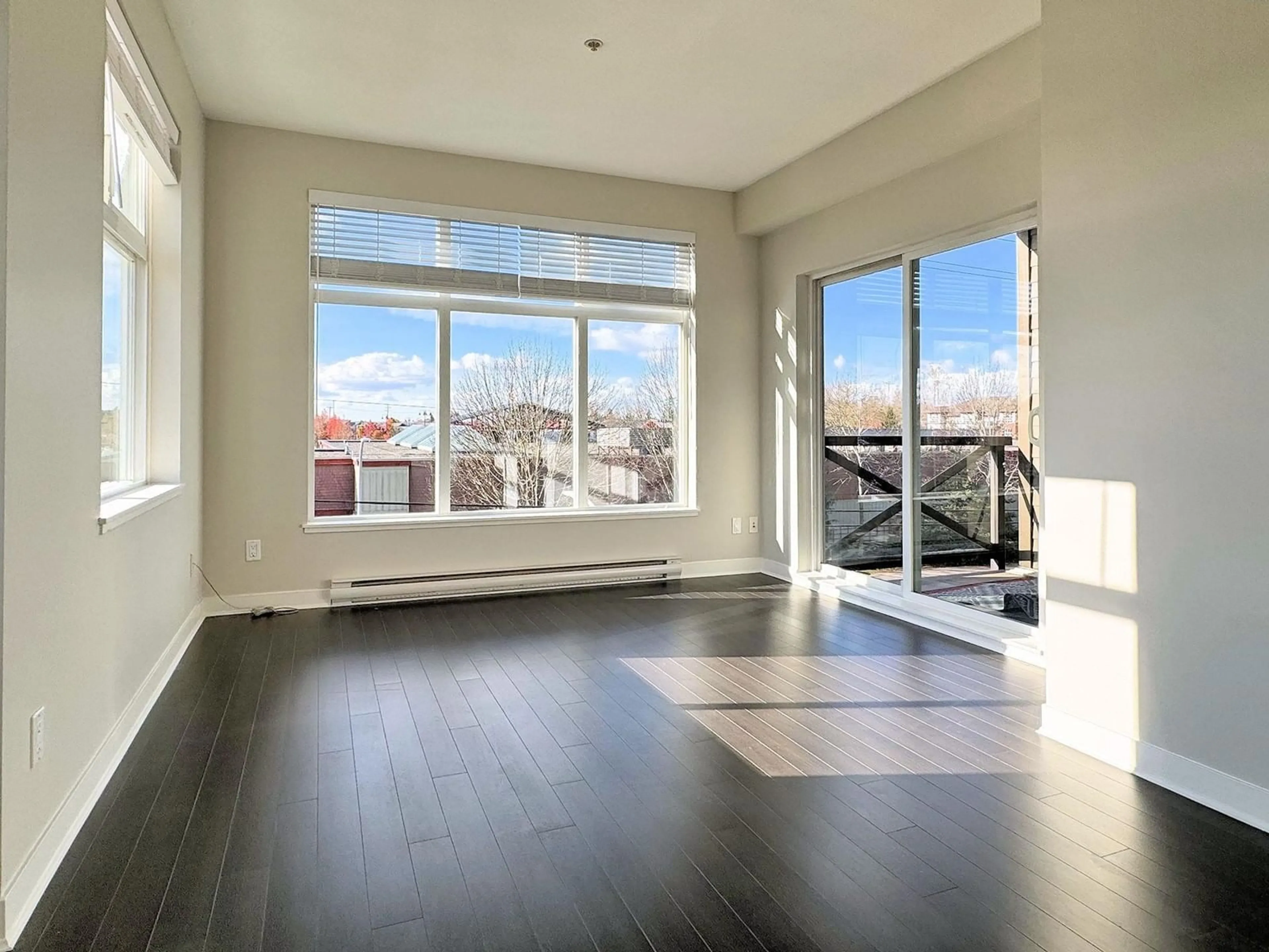 A pic of a room for 358 - 6758 188TH, Surrey British Columbia V4N6K2