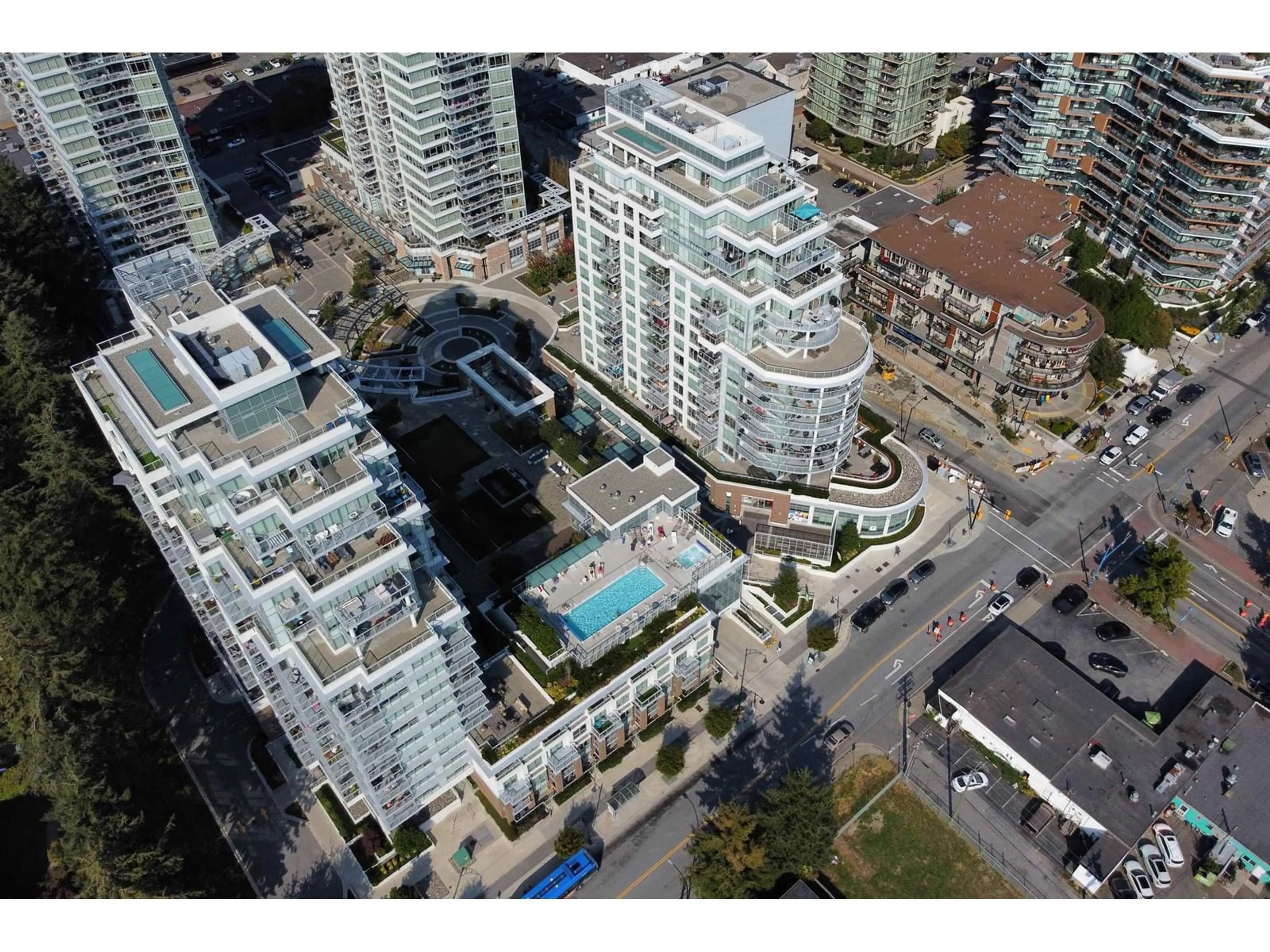 A pic from outside/outdoor area/front of a property/back of a property/a pic from drone, city buildings view from balcony for 1006 - 1441 JOHNSTON, White Rock British Columbia V4B3Z4