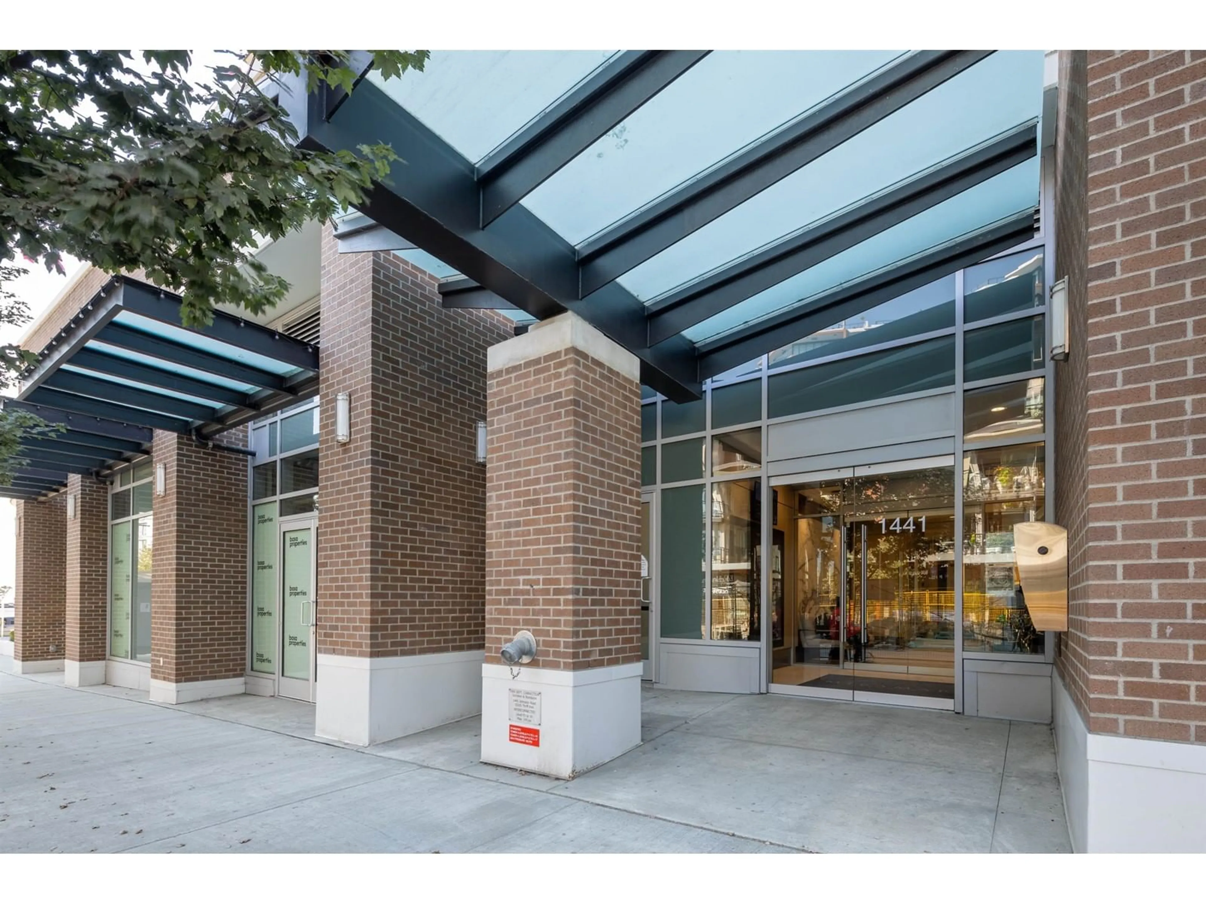 Indoor foyer for 1006 - 1441 JOHNSTON, White Rock British Columbia V4B3Z4