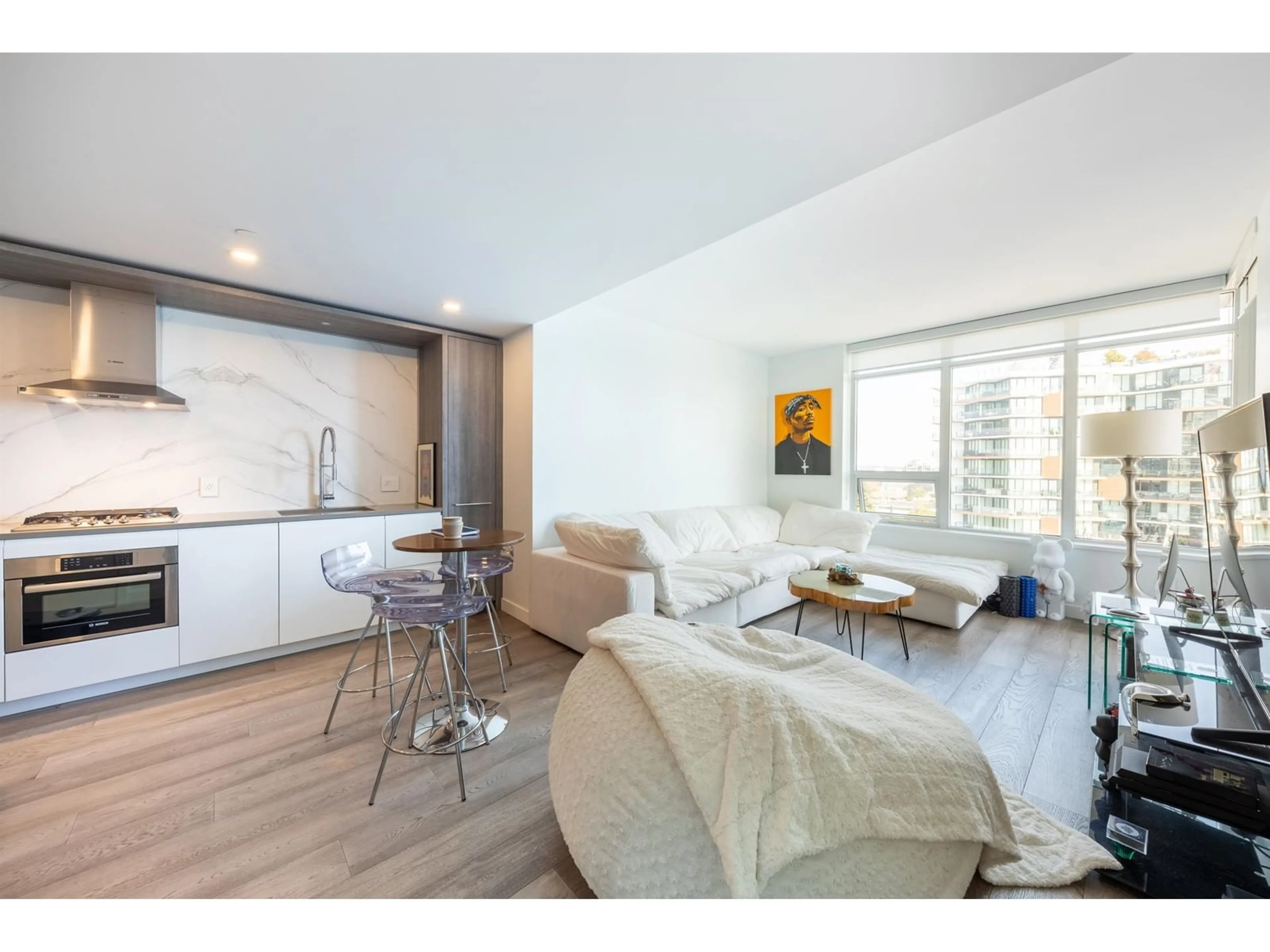 Living room with furniture, wood/laminate floor for 1006 - 1441 JOHNSTON, White Rock British Columbia V4B3Z4