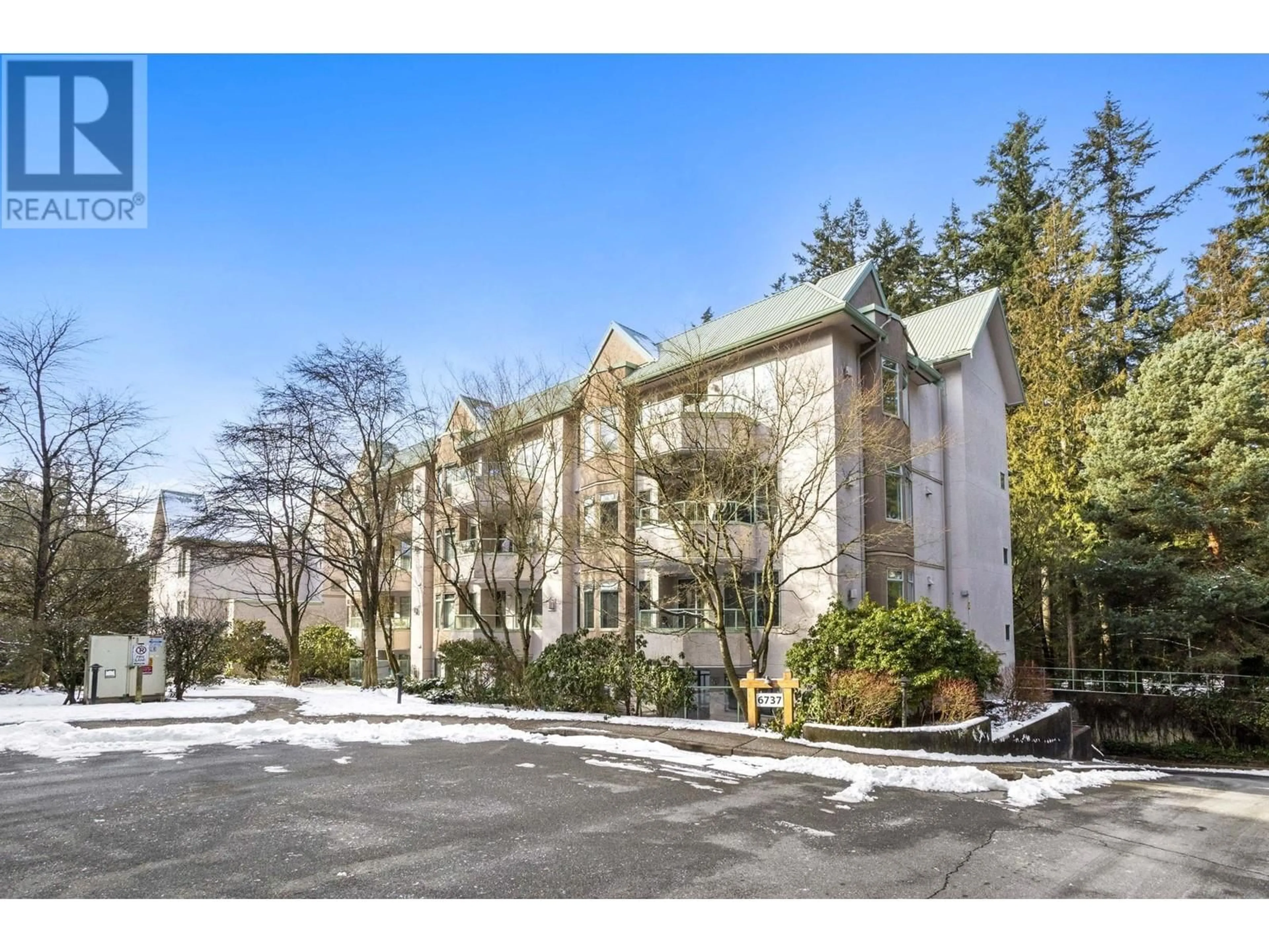 A pic from outside/outdoor area/front of a property/back of a property/a pic from drone, unknown for 407 6737 STATION HILL COURT, Burnaby British Columbia V3N4V2