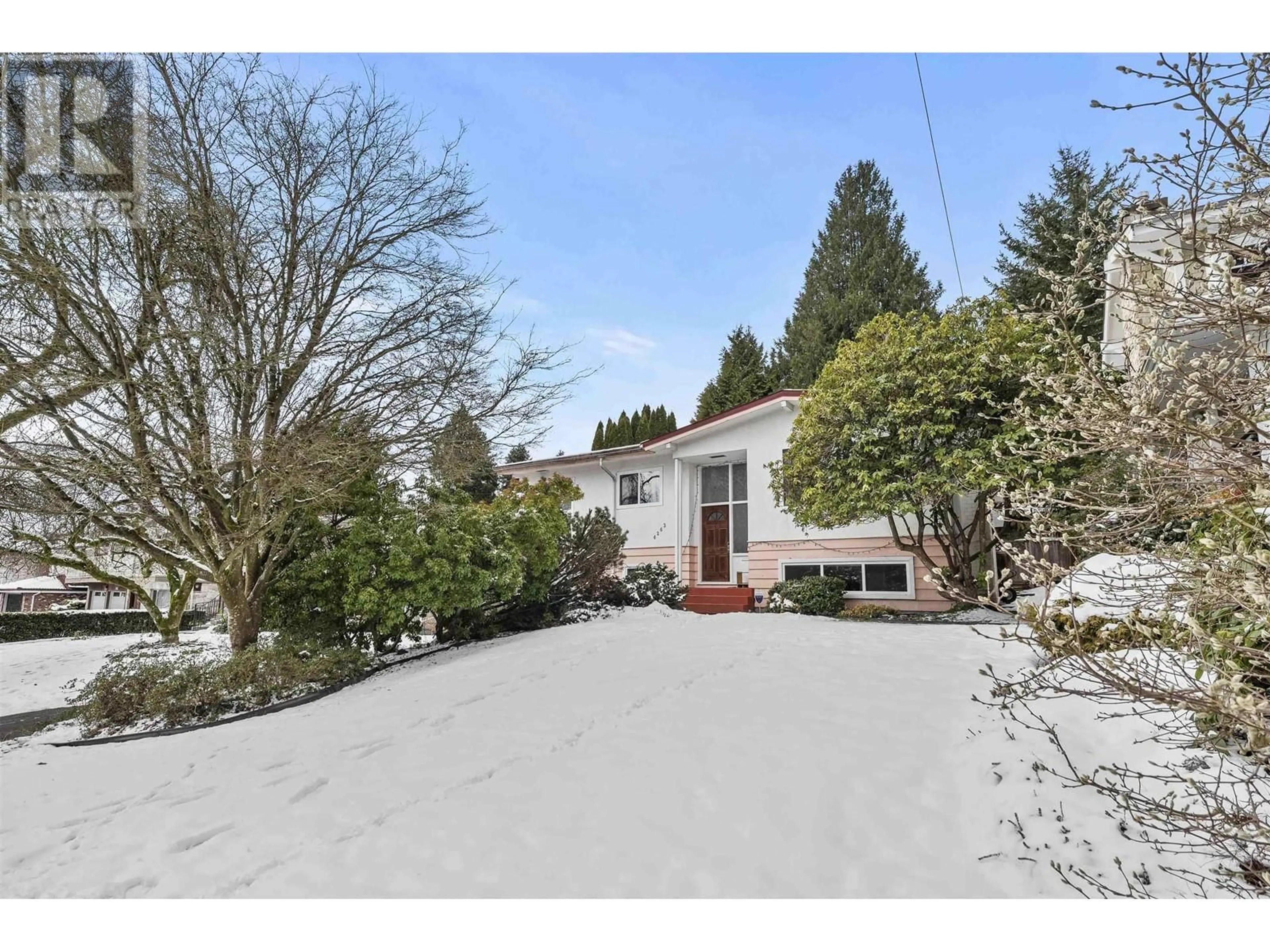 A pic from outside/outdoor area/front of a property/back of a property/a pic from drone, street for 4263 ATLEE AVENUE, Burnaby British Columbia V5G3R7