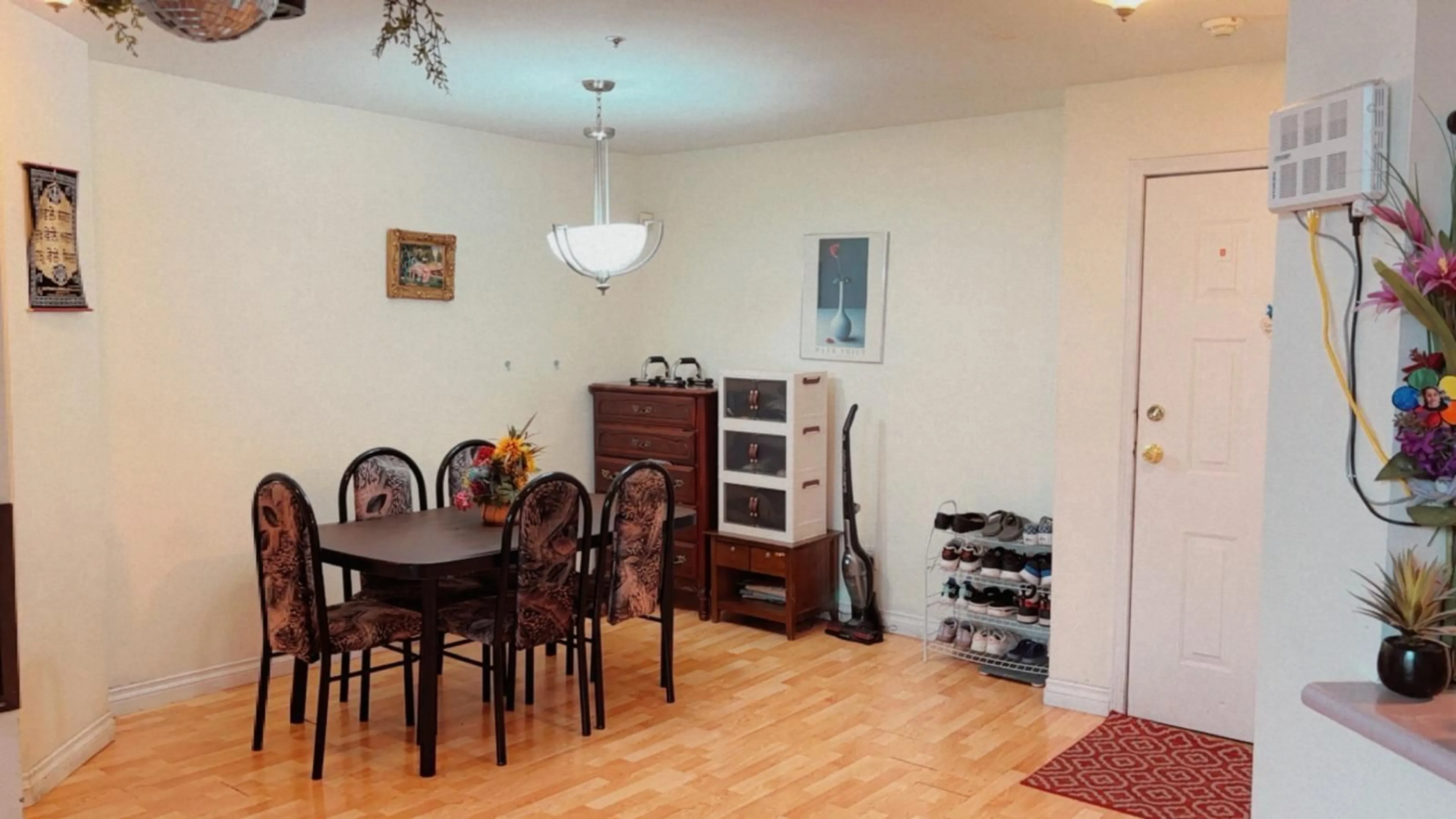Dining room, wood/laminate floor for 309 - 7171 121, Surrey British Columbia V3W1G9