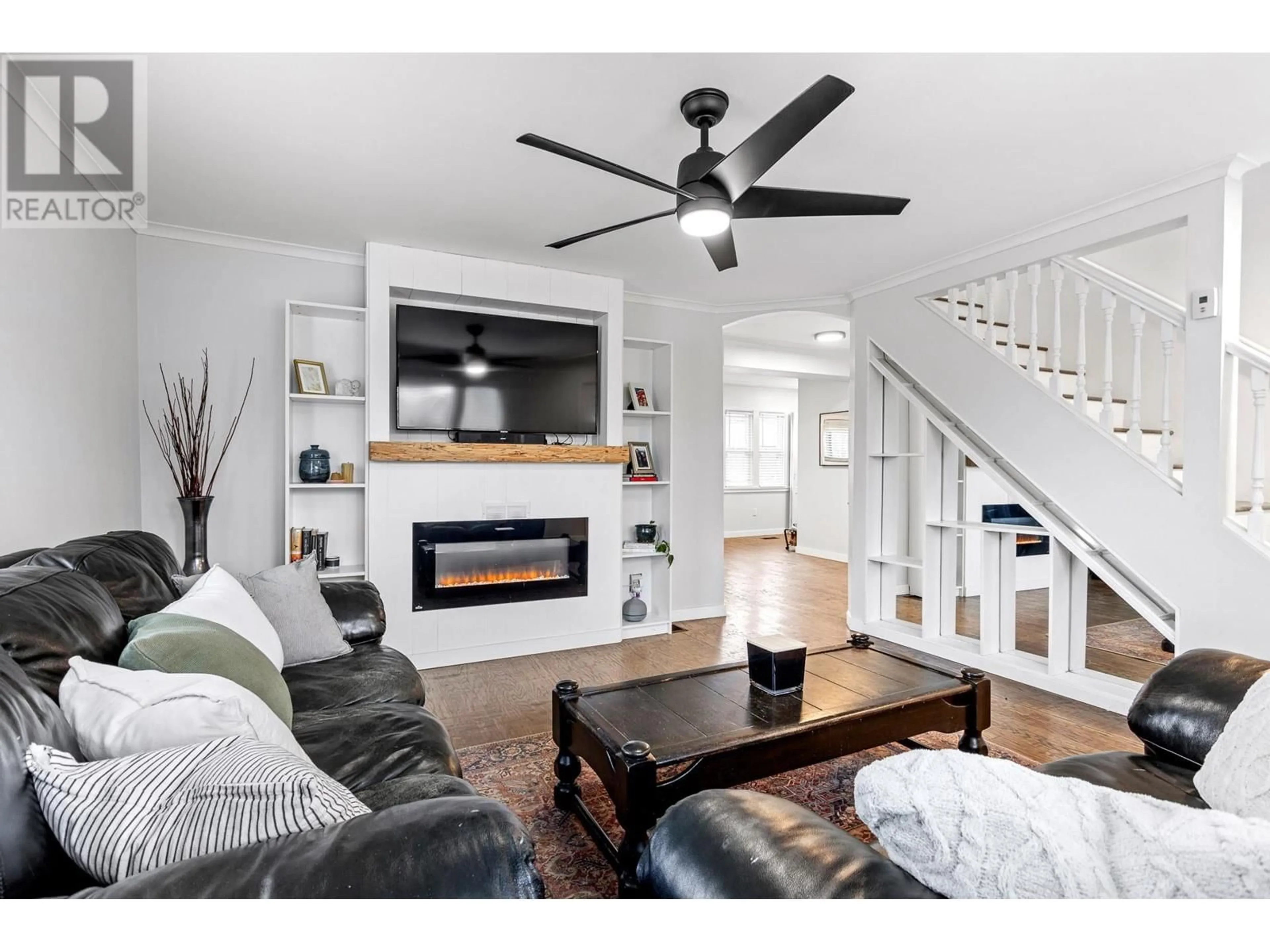 Living room with furniture, wood/laminate floor for 20156 WANSTEAD STREET, Maple Ridge British Columbia V2X1H8