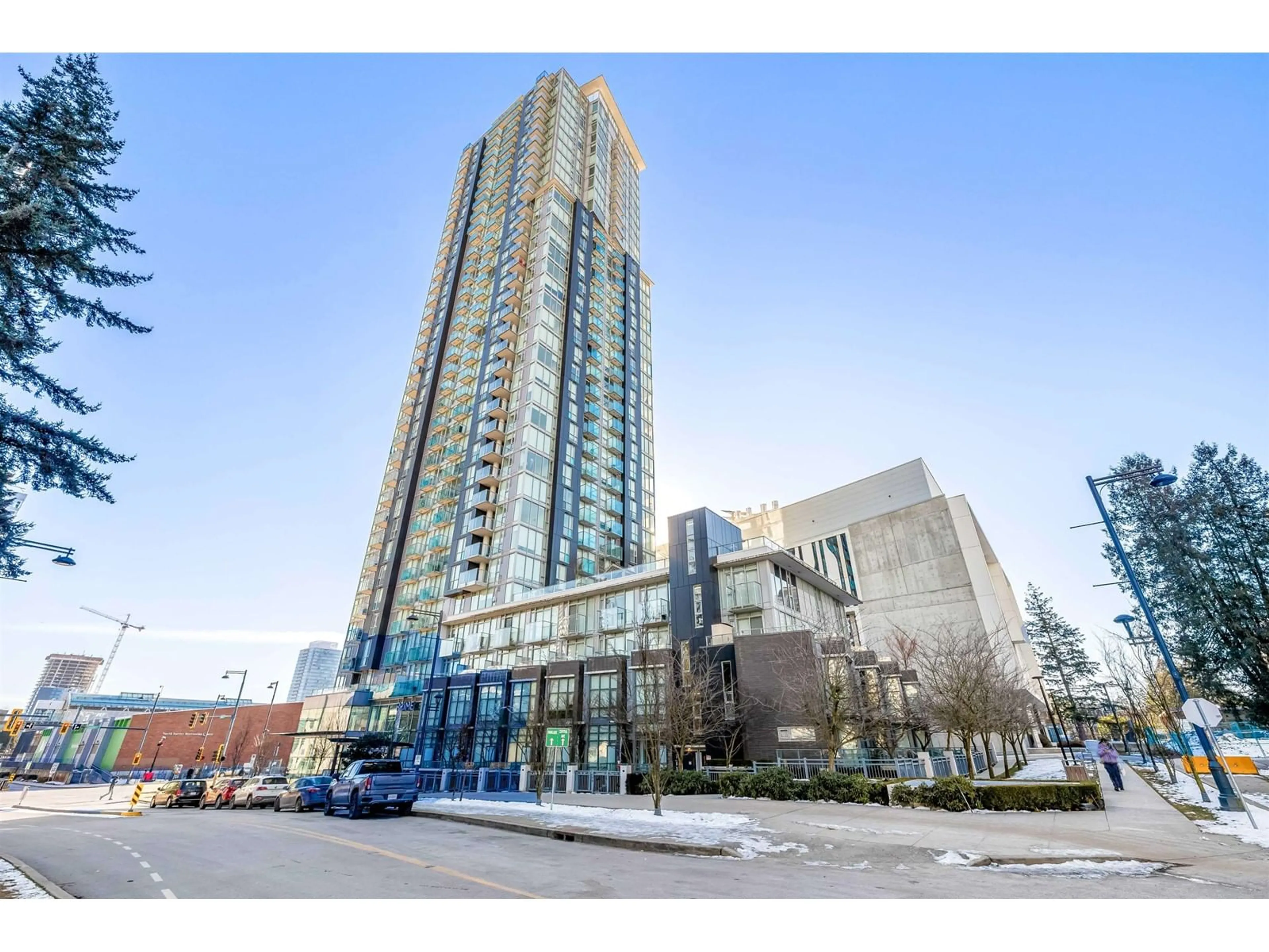 Indoor foyer for 907 - 13438 CENTRAL, Surrey British Columbia V3T0N2